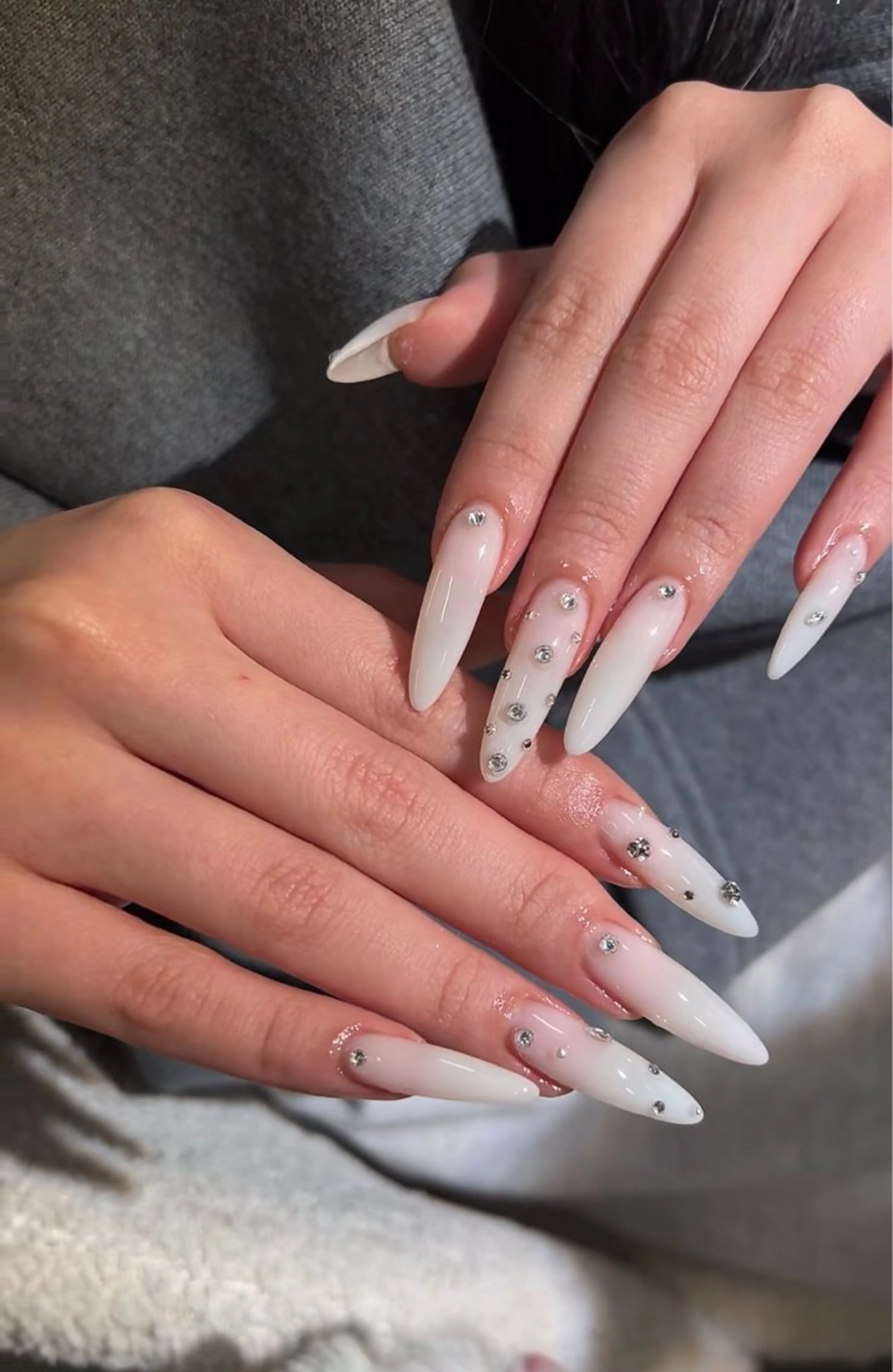 ネイル フレンチネイル キラキラネイル 韓国ネイル シンプルネイル ワンホンネイル ハンドネイル MEI Nailのネイルデザイン
