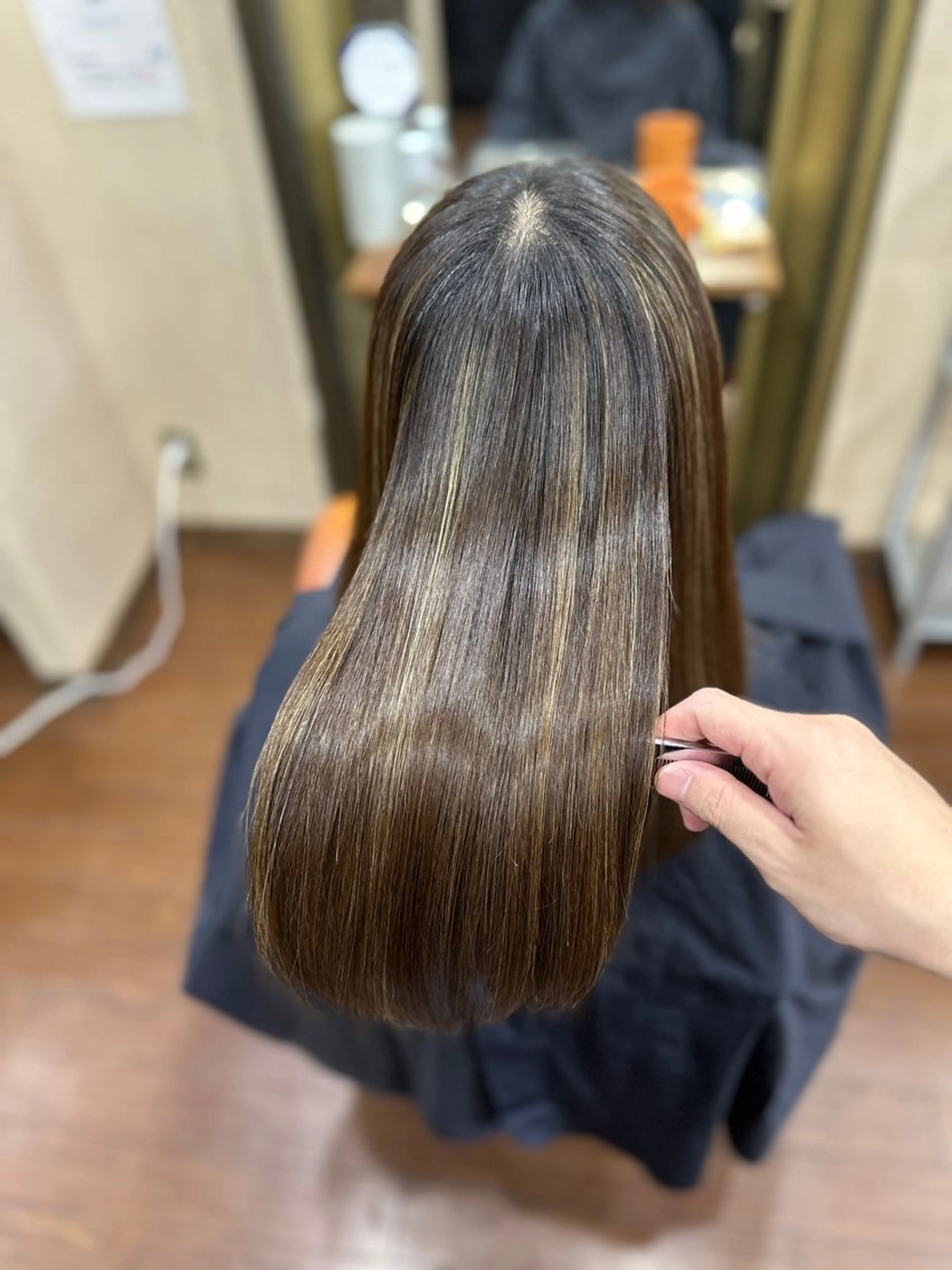セミロング カラー 由谷 祥伍のヘアスタイル