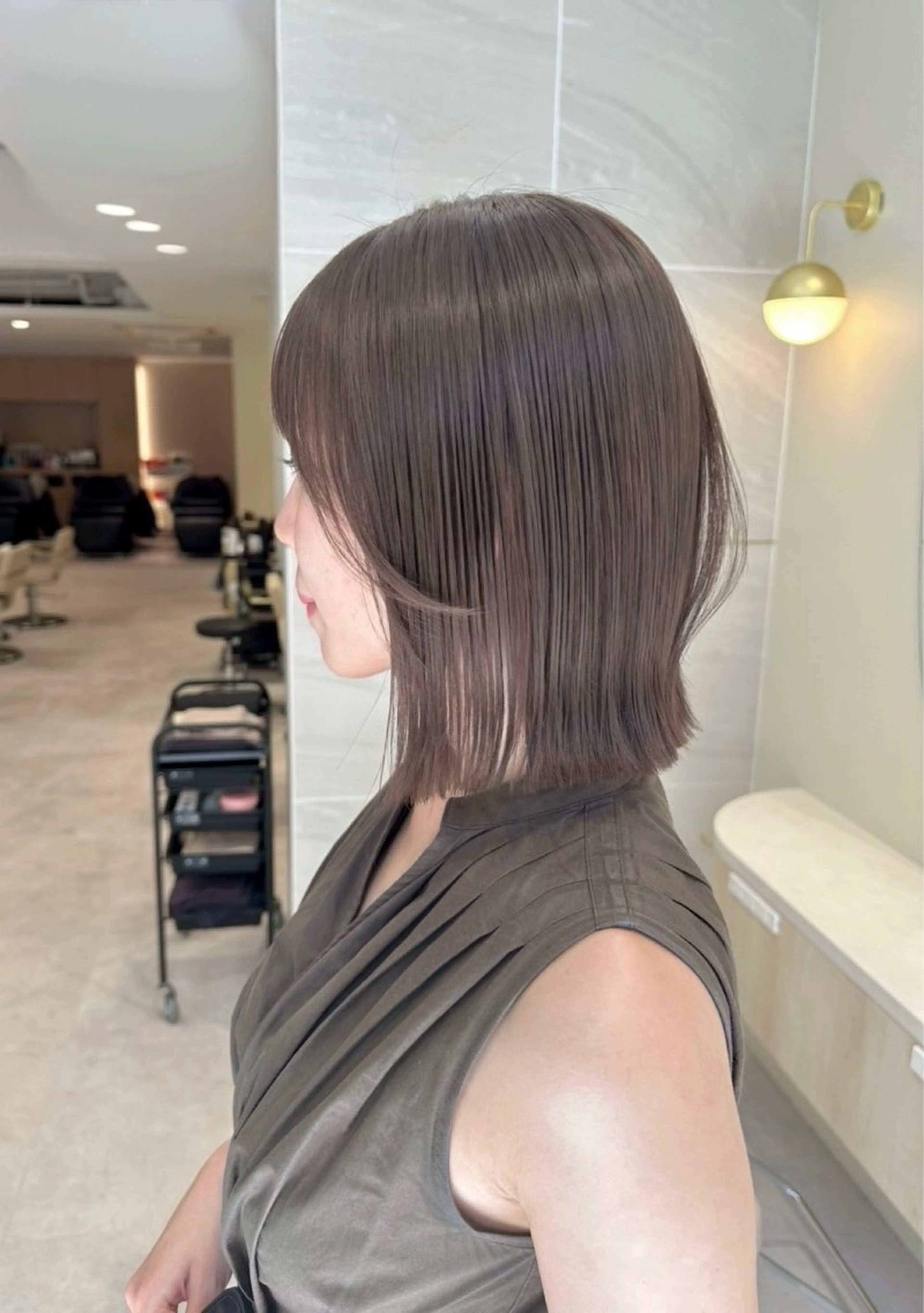 ショート カラー ベージュカラー イルミナカラー ボブ 外ハネヘア カット ヘアカラー トリートメント 透明感カラー🌿 グレージュ🐺陽介のヘアスタイル