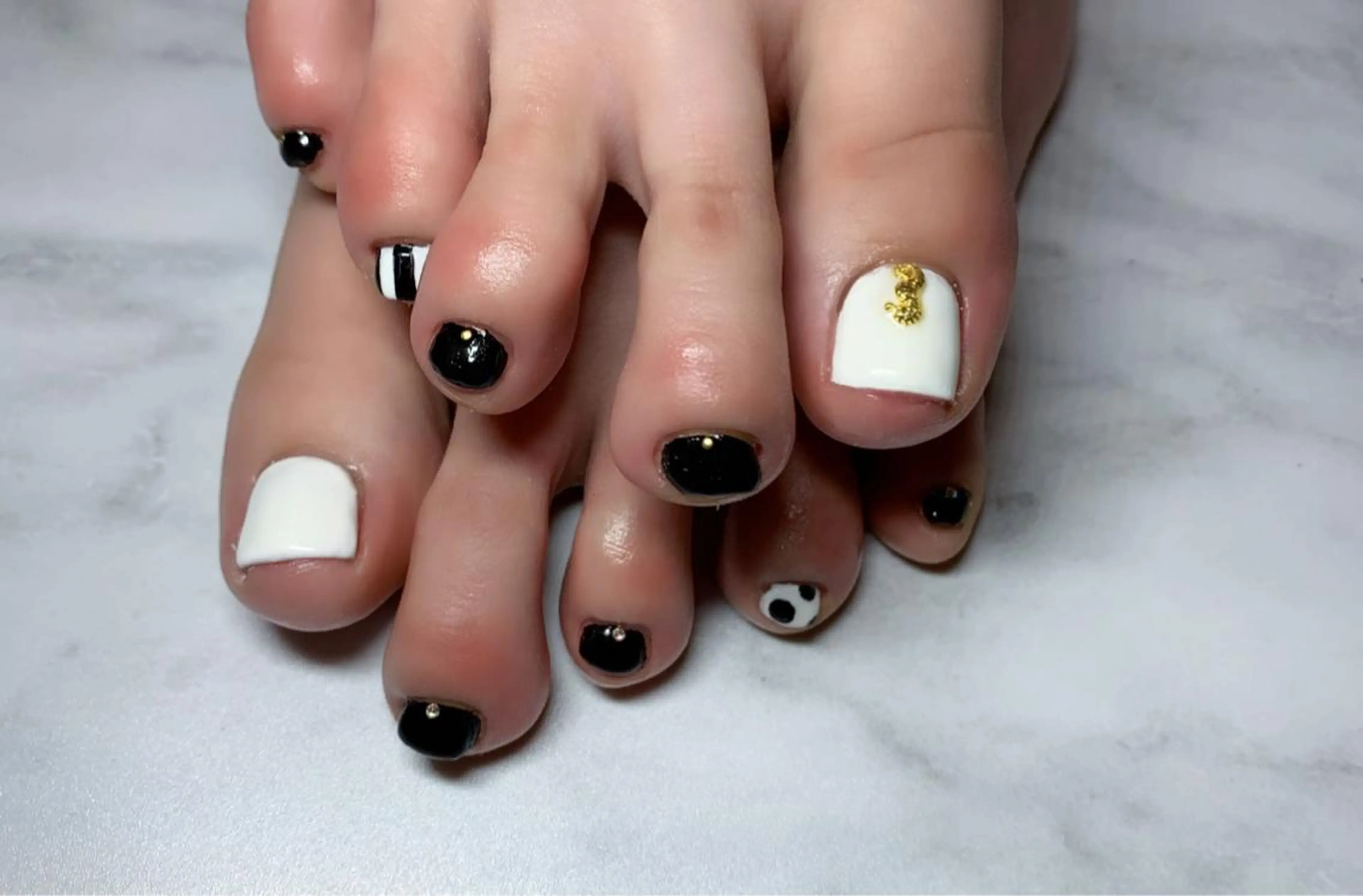 ネイル アニマル柄 アートネイル フットネイル ニュアンスネイル シンプルネイル x.1.0.nail ♡Cのネイルデザイン