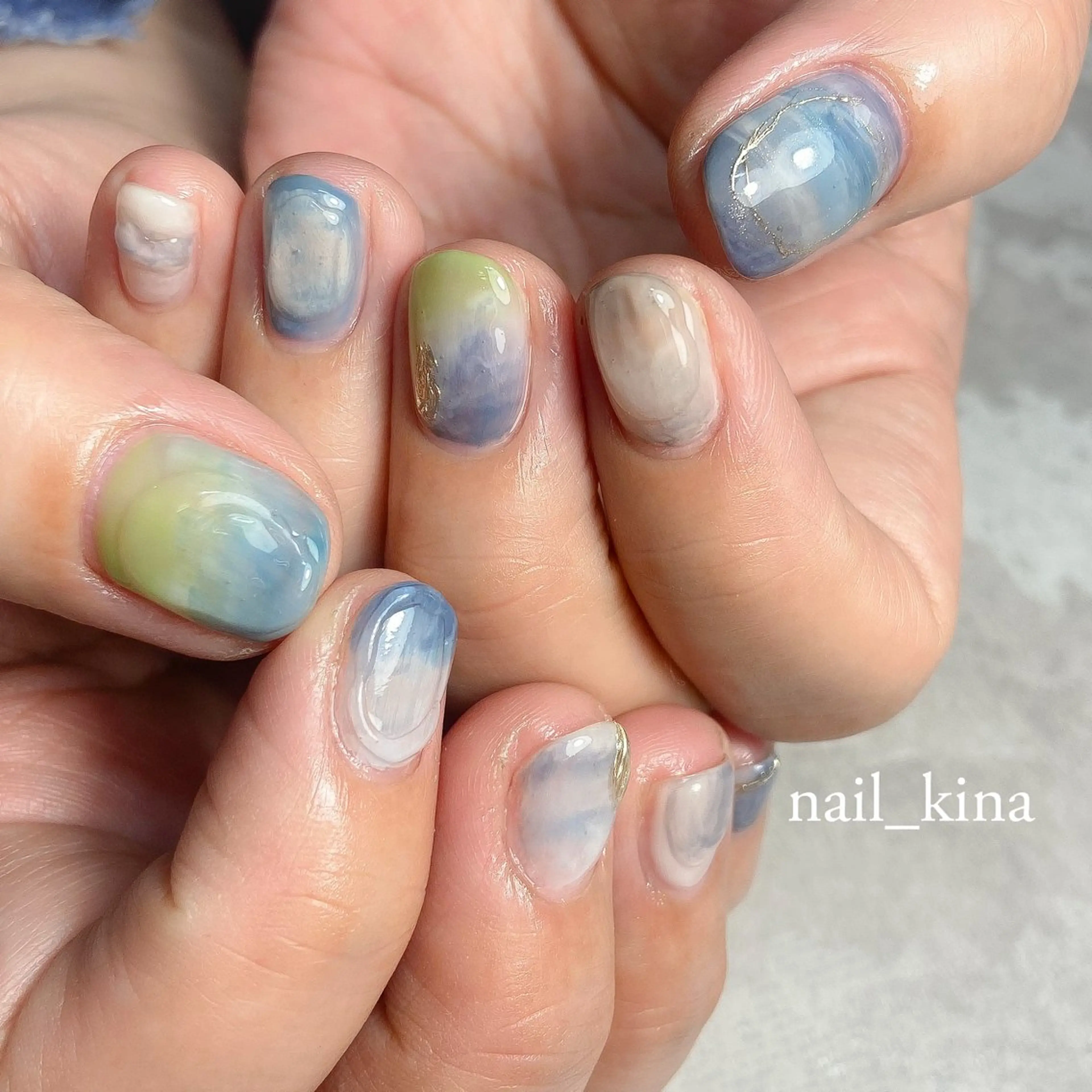 ネイル ブルー ミラーネイル ニュアンスネイル nail_ kinaのネイルデザイン