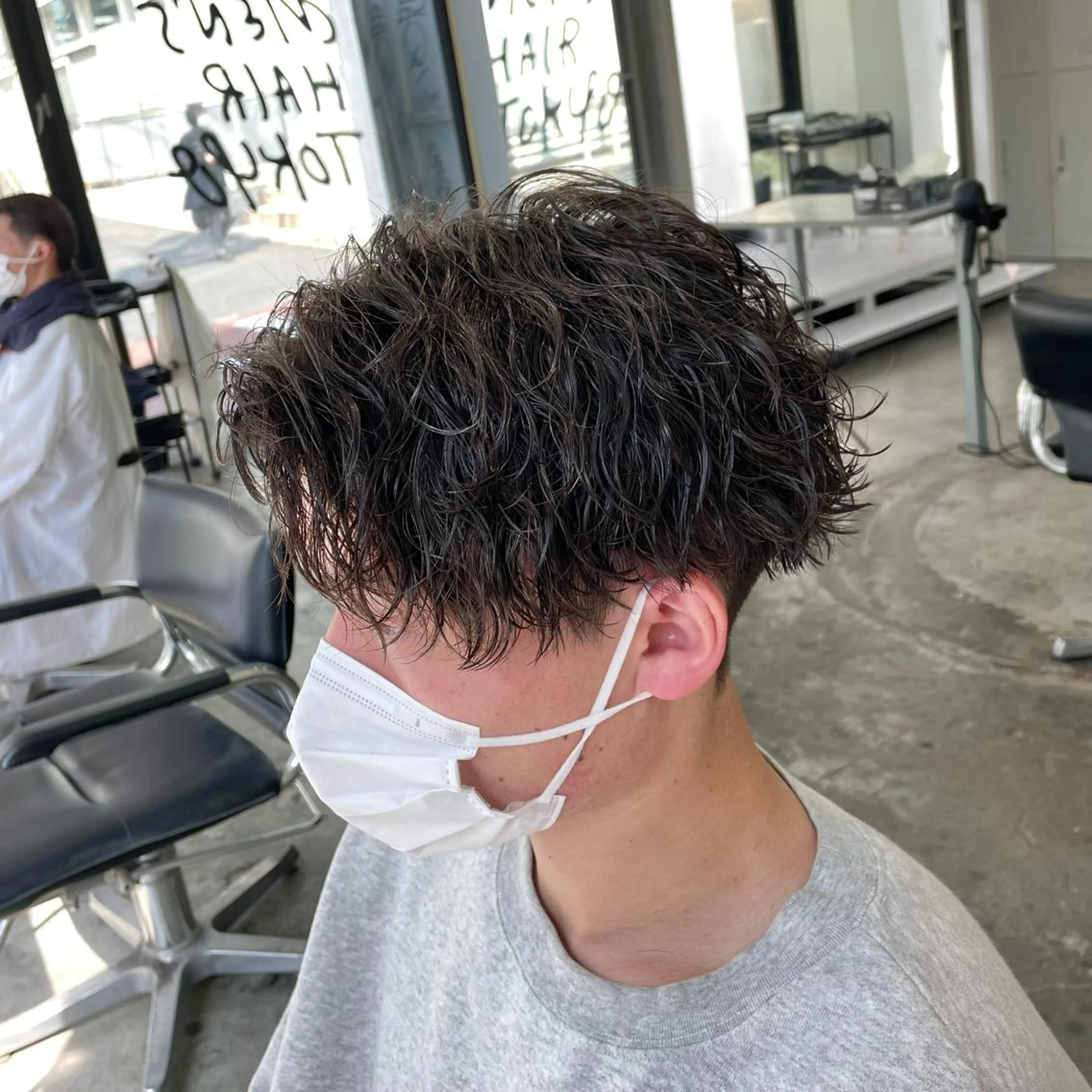 ショート パーマ メンズ センターパート 波巻きパーマ カット パーマ メンズ特化美容師/ 藤戸 椋のヘアスタイル