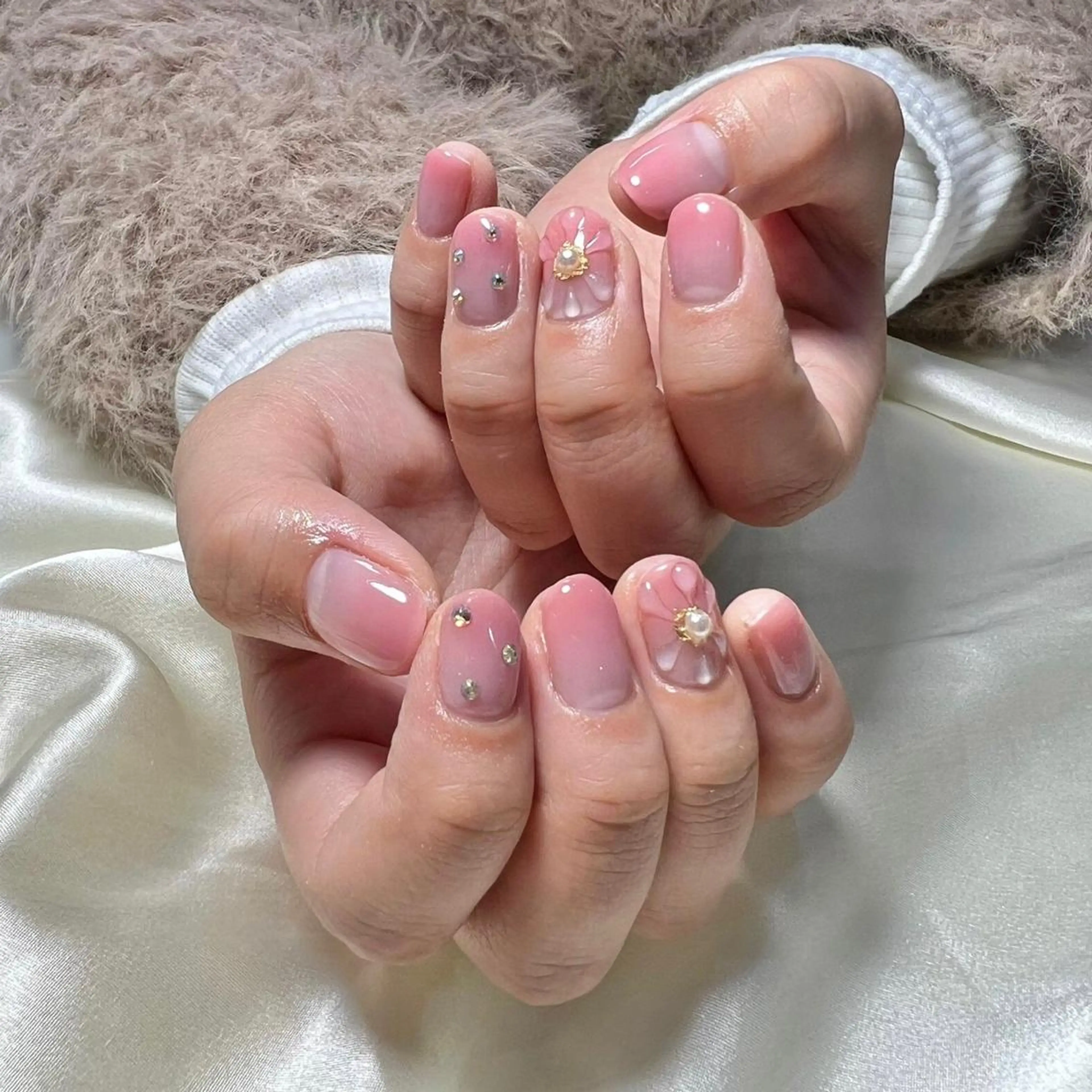 ネイル マツエク・マツパ アイブロウ 韓国風マツエク パリジェンヌラッシュリフト まつげパーマ ワンホンマツエク 長さ出し ハンドネイル Nail&eye Belire 新宿のネイルデザイン