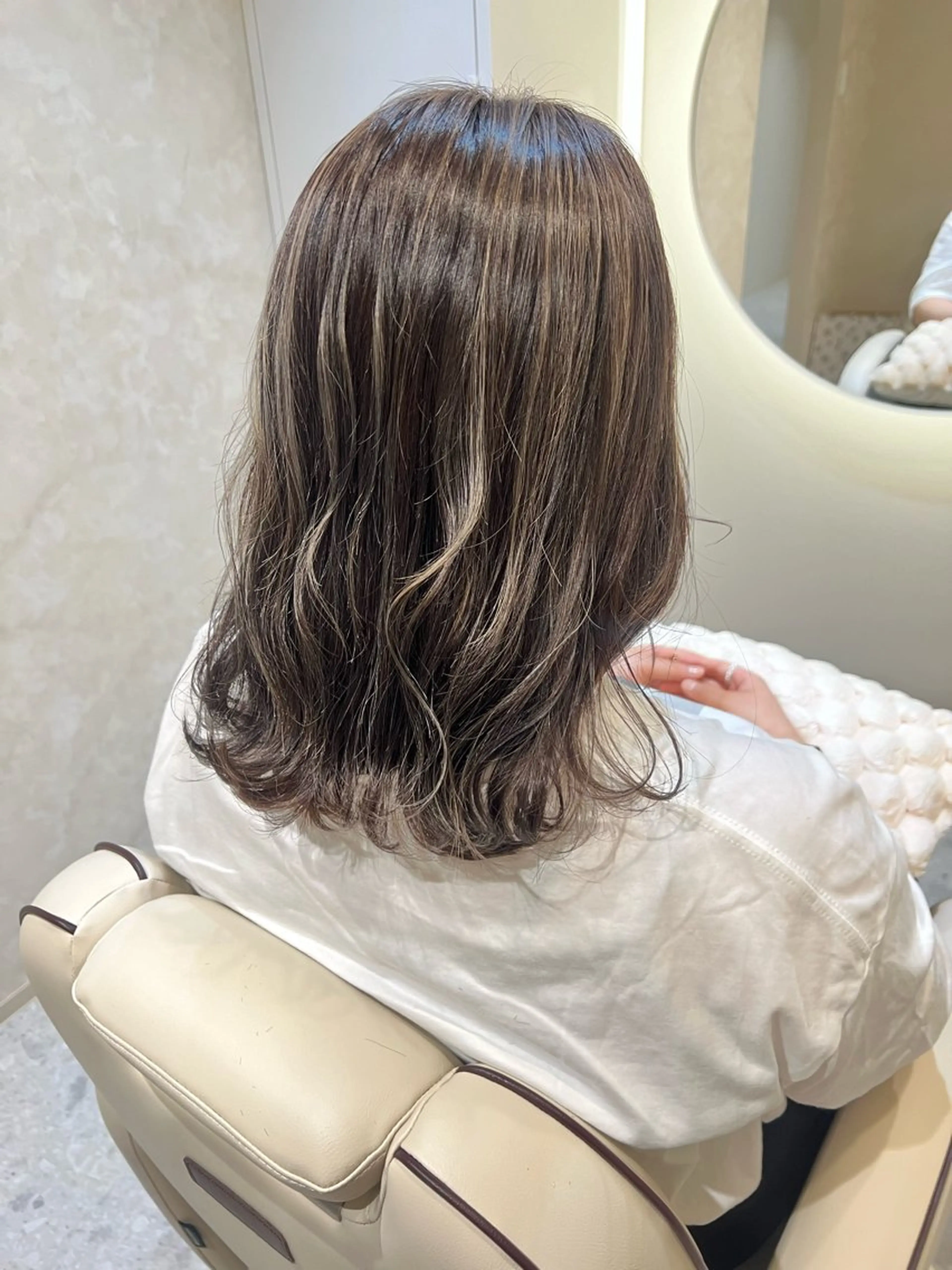 セミロング ハイライト カット ヘアカラー private salon  sill所属・🫧ツヤ髪個室美容室 安食茉莉🫧のヘアスタイル
