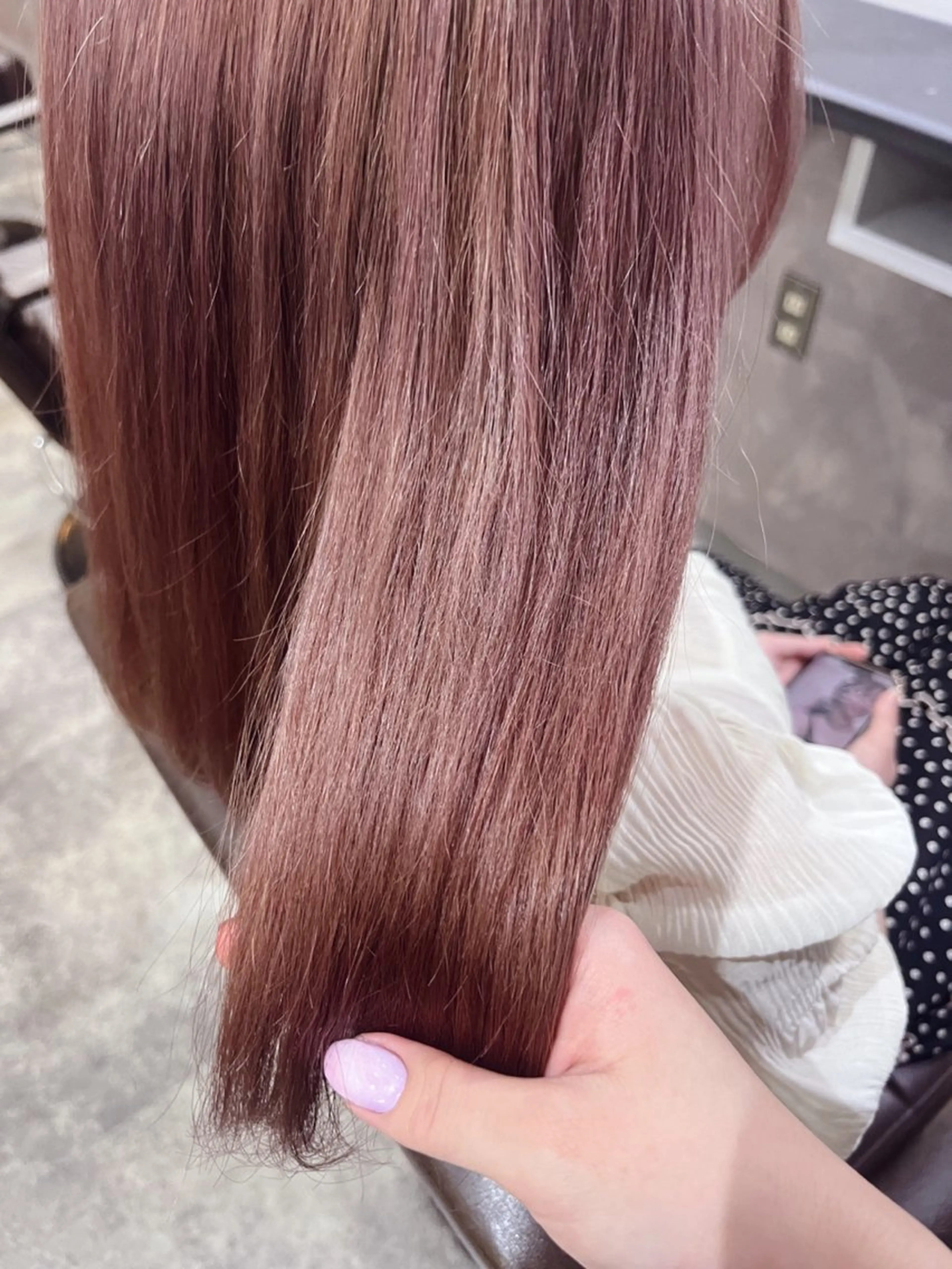 ロング カラー ベージュカラー ブリーチ ピンクカラー ピンクベージュ 山口 詩織のヘアスタイル