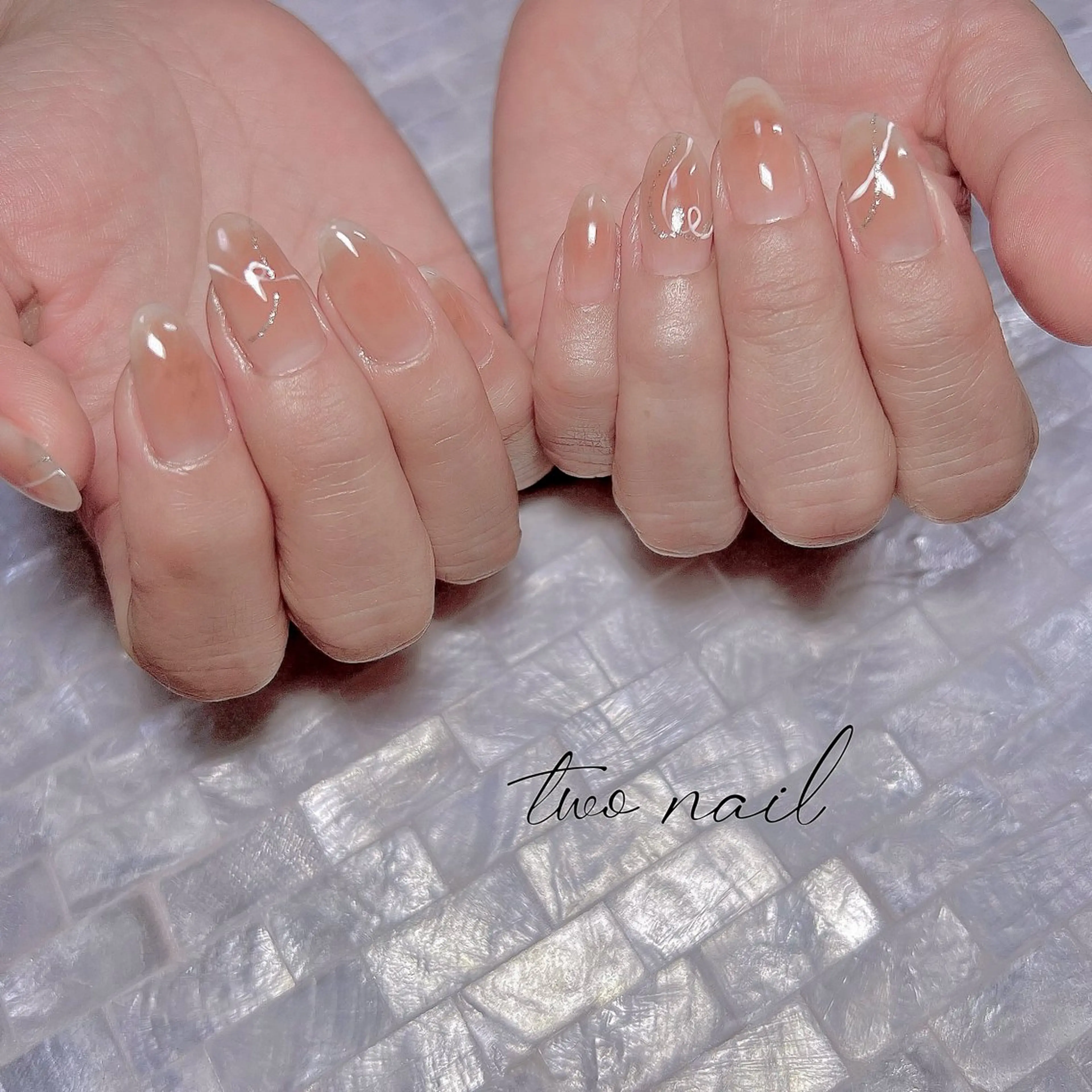 ネイル アートネイル ブラウン ネイルチップ ホワイト ハンドネイル two nailのネイルデザイン