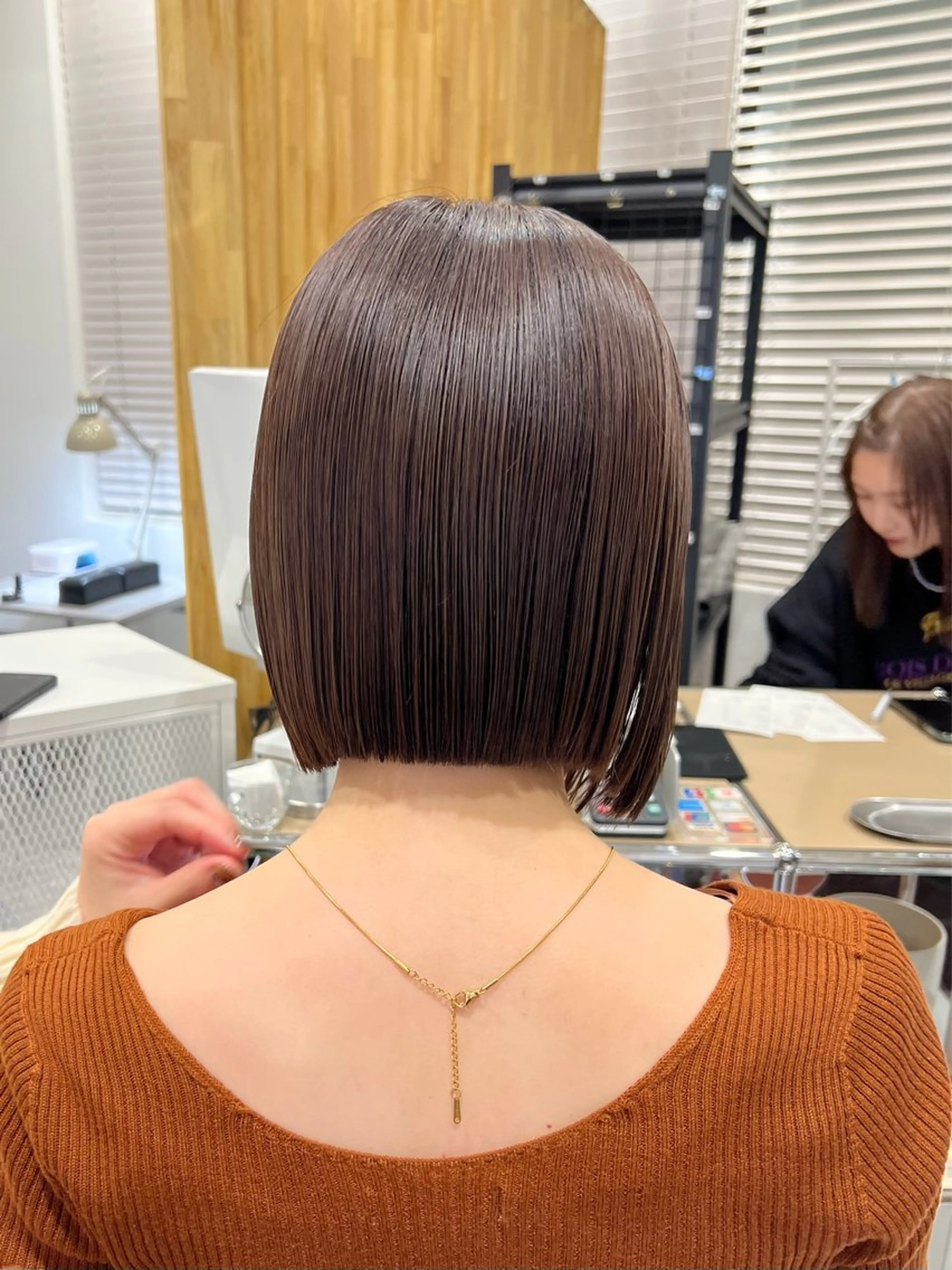 ショート カラー ぱつっとボブ/ 小野あかねのヘアスタイル