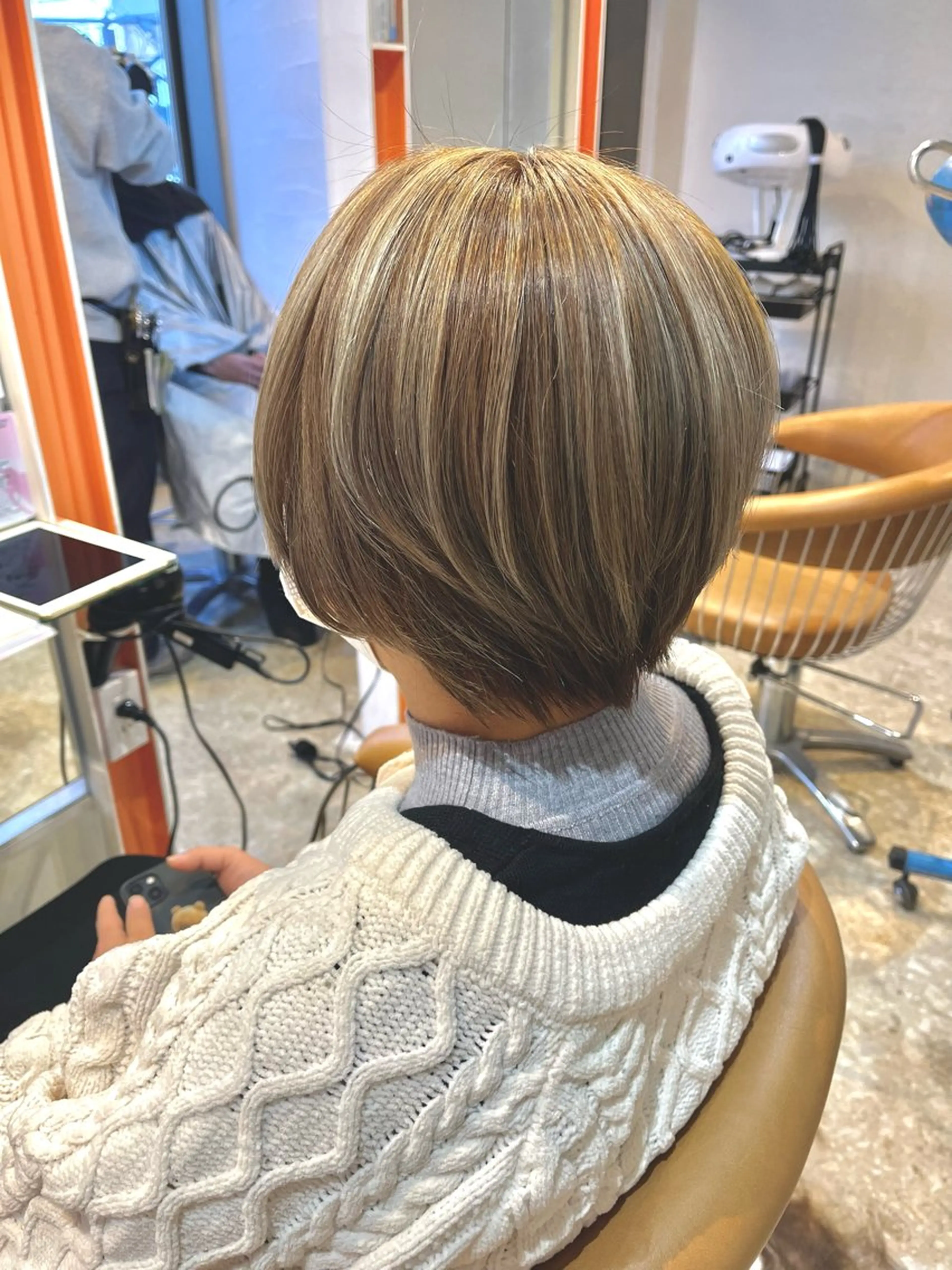 💭白髪にお悩みの方💭 カラー + 育てるハイライト8枚 +カットの写真