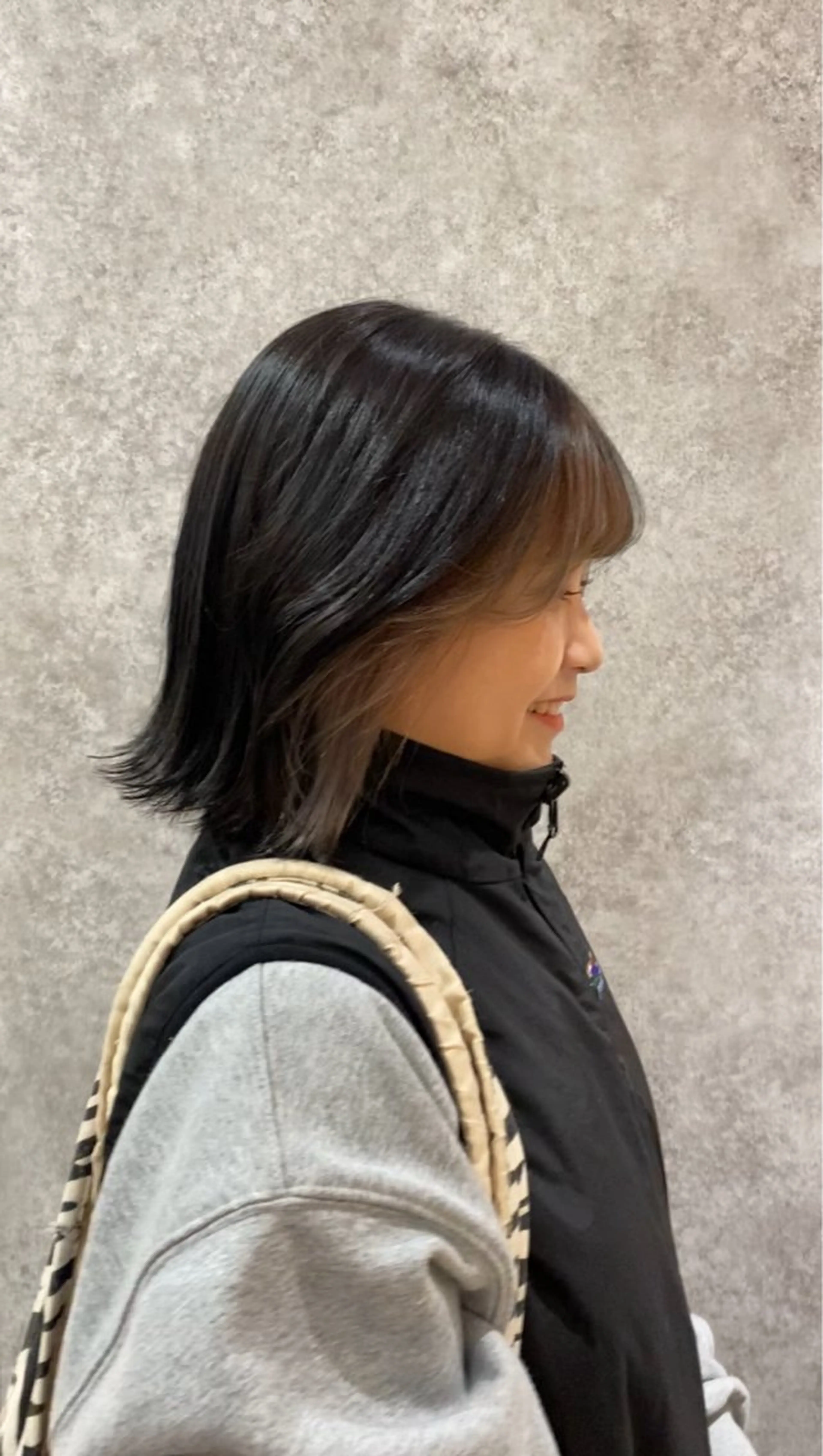 ミディアム 阪急箕面駅 艶カラー/縮毛矯正のヘアスタイル