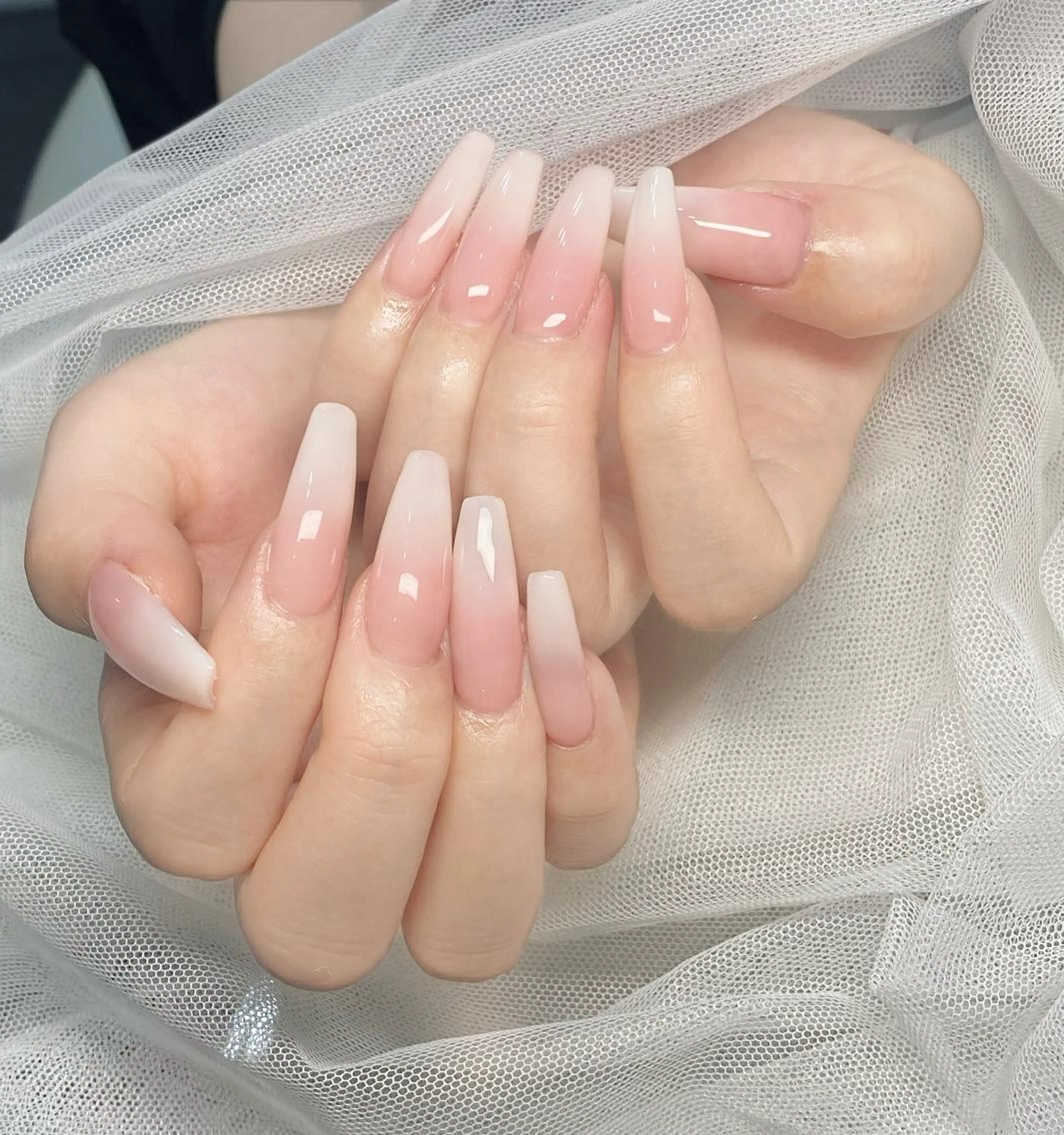 ロング 韓国風ヘア ハンドネイル ニュ クインのネイルデザイン