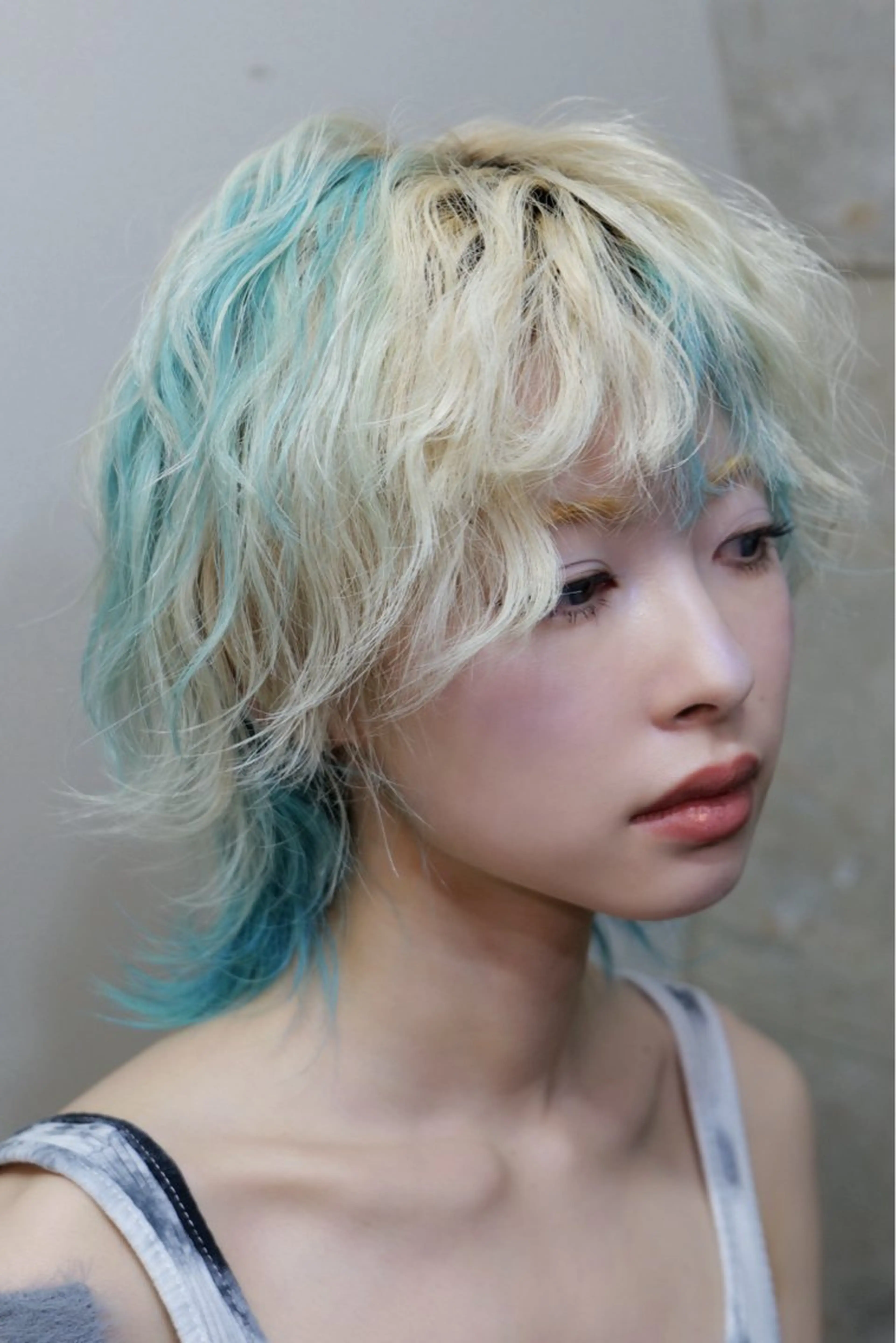 ショート カラー ブリーチ 𝙱𝙻𝙴𝙽 𝚋𝚢 𝚍𝚘𝚝.所属・🤍BLEN 窓🤍のヘアスタイル
