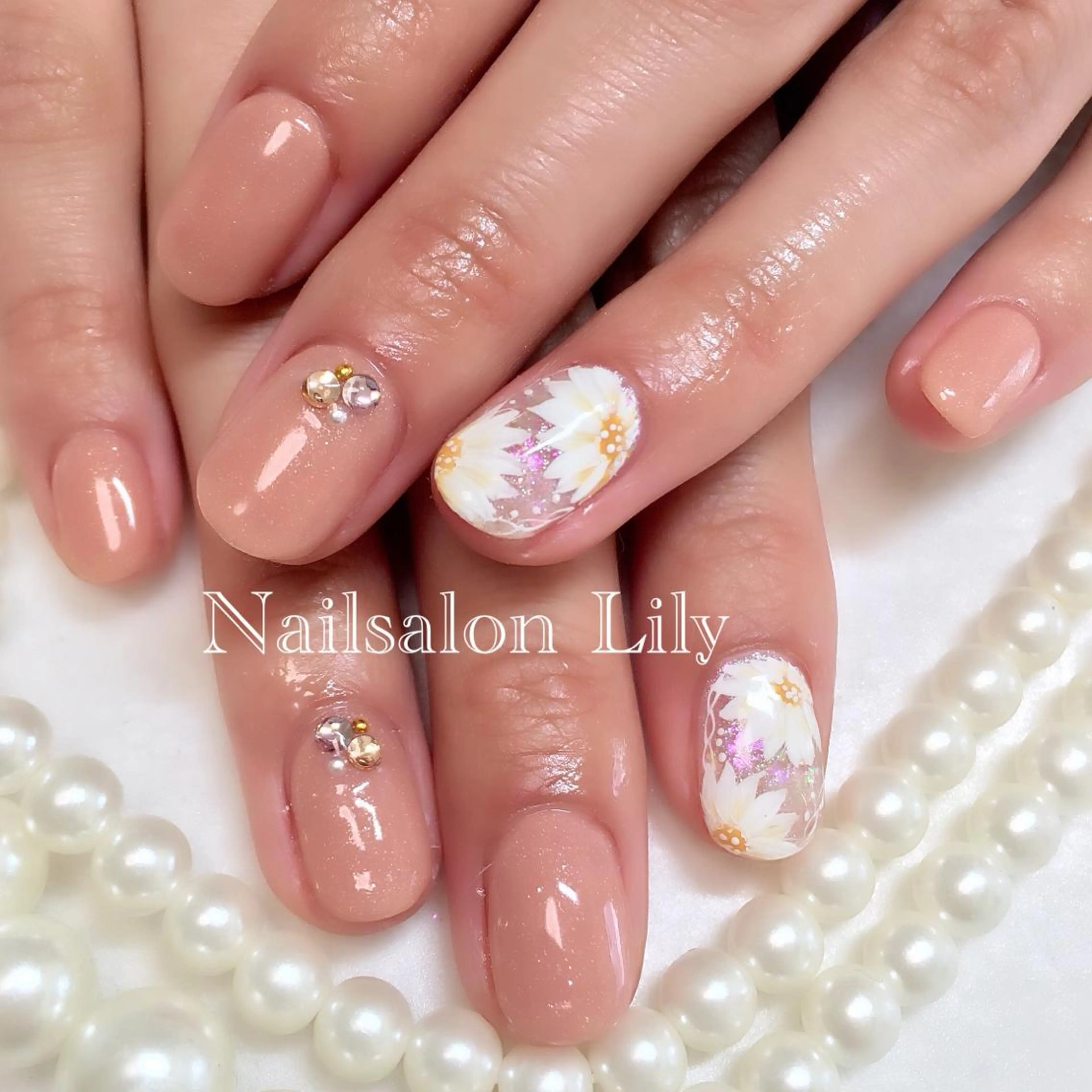 ネイル フラワーネイル Lily*nail 🌻Mii🌻のネイルデザイン
