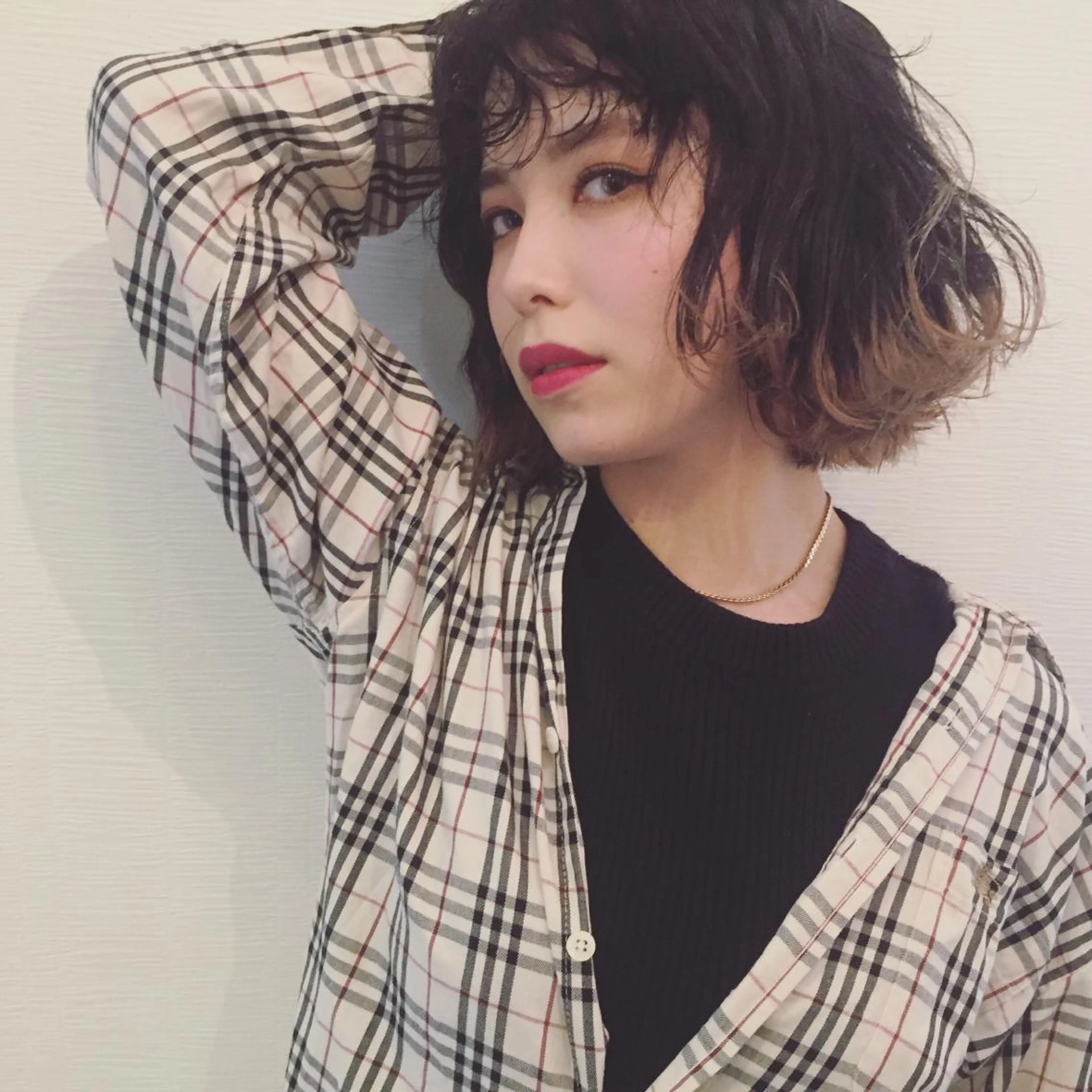 ミディアム カラー 黒髪 ブリーチ ダブルカラー パープルカラー シルバー 池田 真由美のヘアスタイル