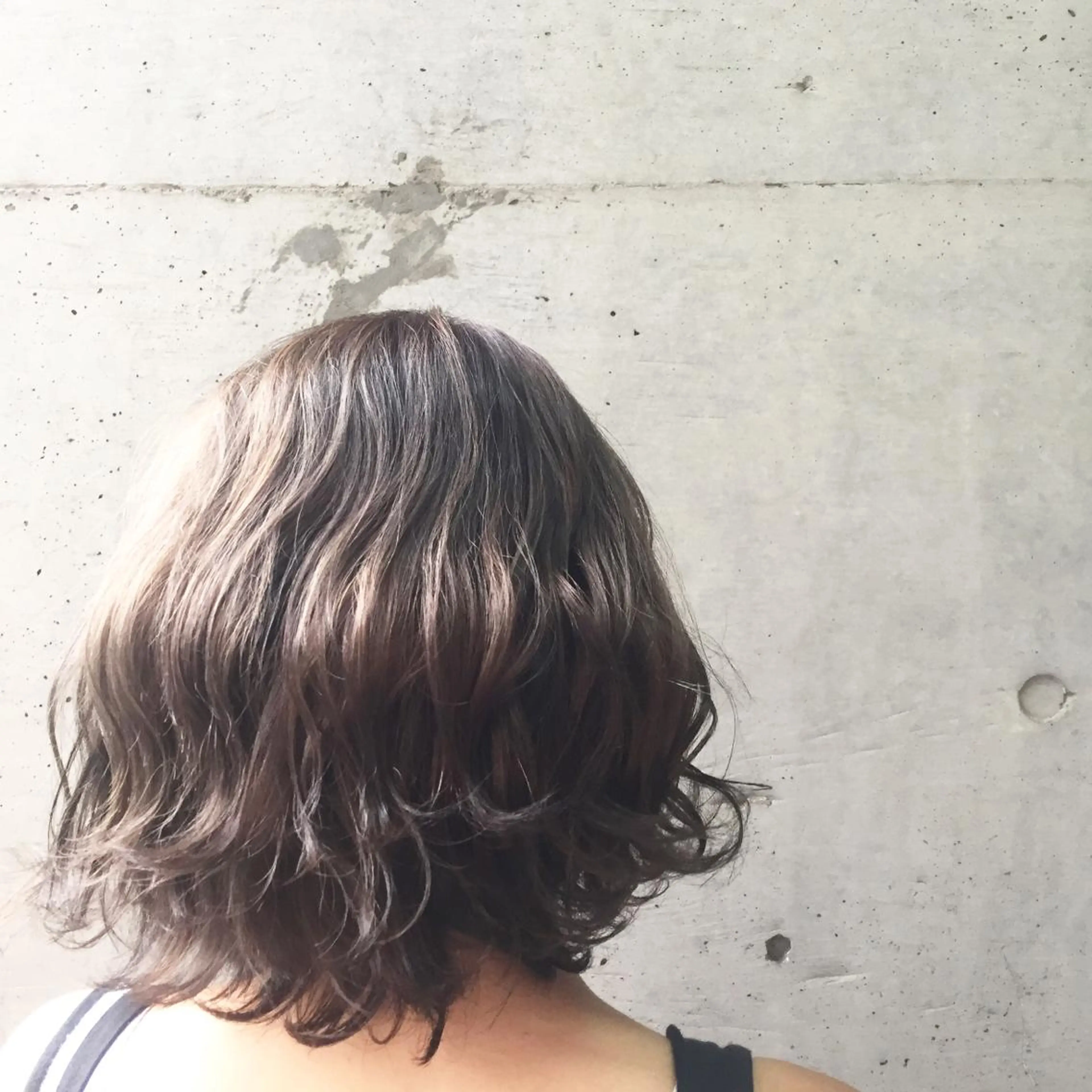 ショート カラー 透明感カラー ダークグレー ダークグレージュ グレージュ ボブ 髪質改善/レイヤー ストウシンゴのヘアスタイル