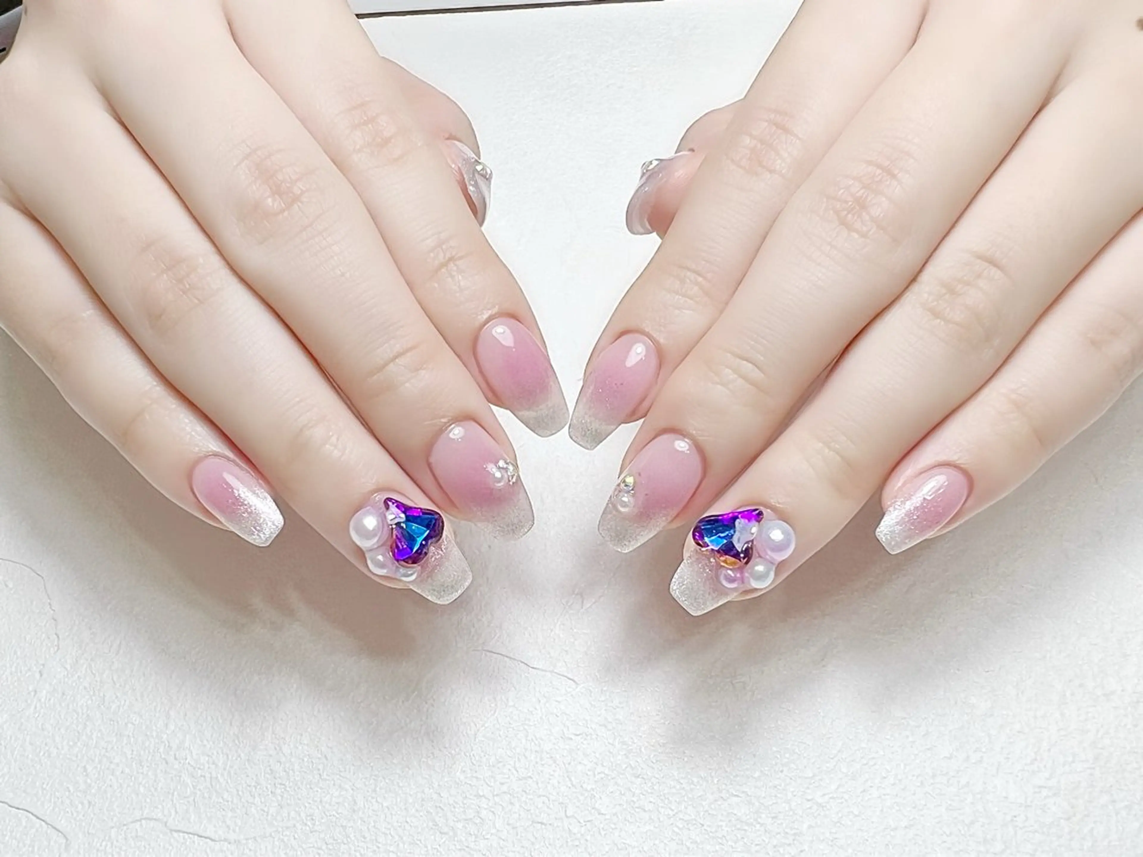 ネイル チークネイル キラキラネイル マグネットネイル ピンク ワンホンネイル rouse nail RISATOのネイルデザイン