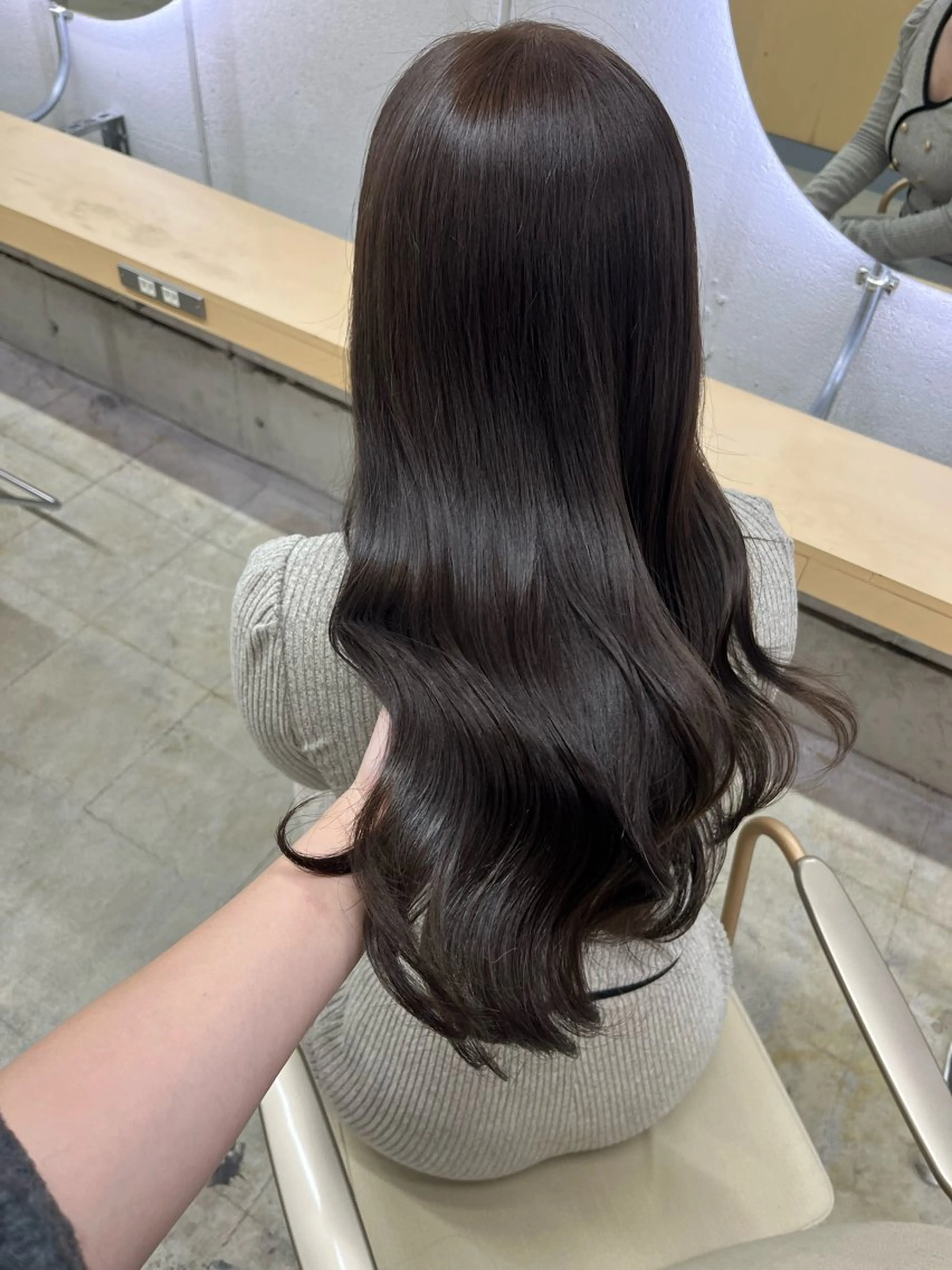 ロング HONOKA/ ハイトーン艶カラーのヘアスタイル