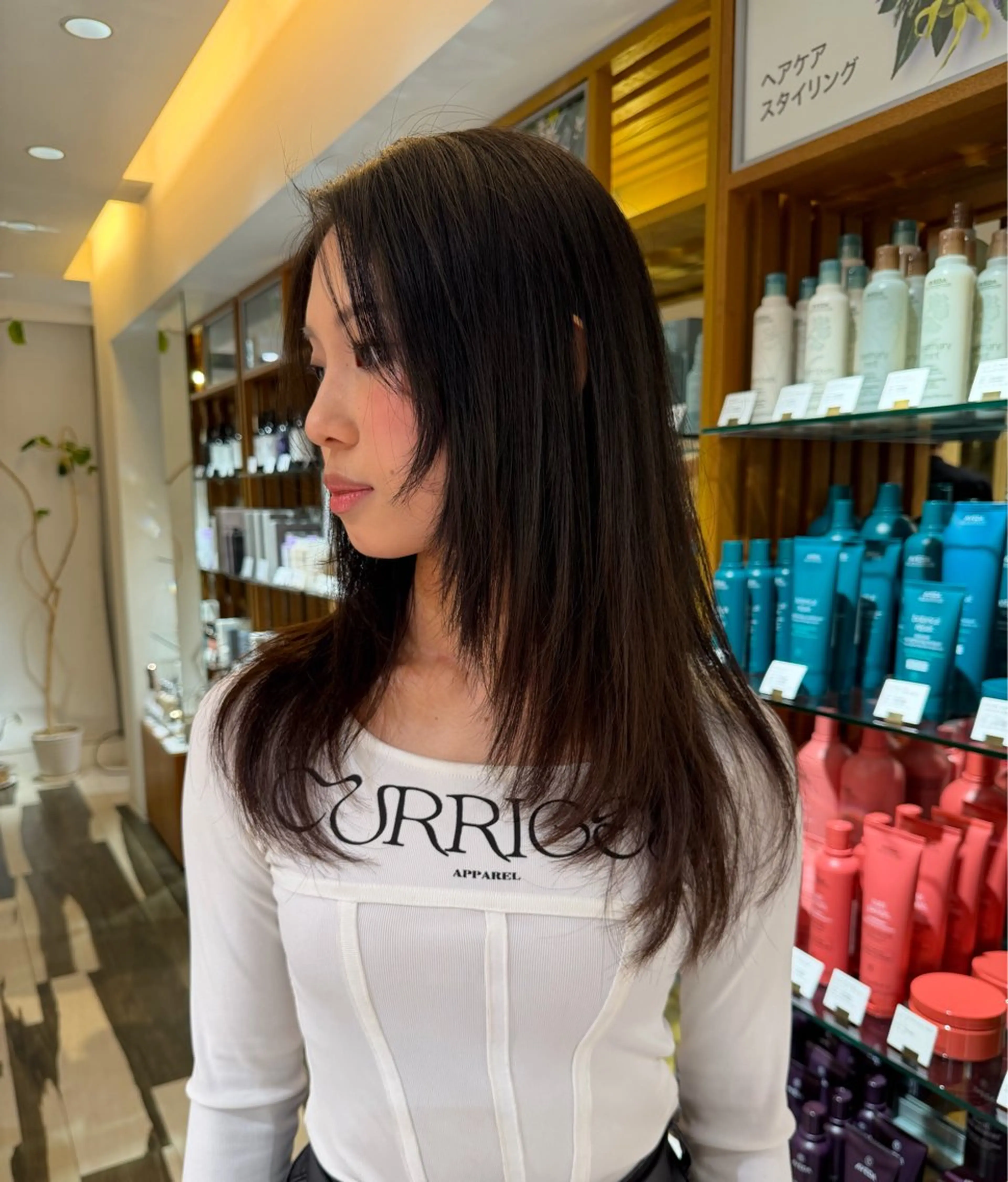 ロング 岸 奈々香のヘアスタイル