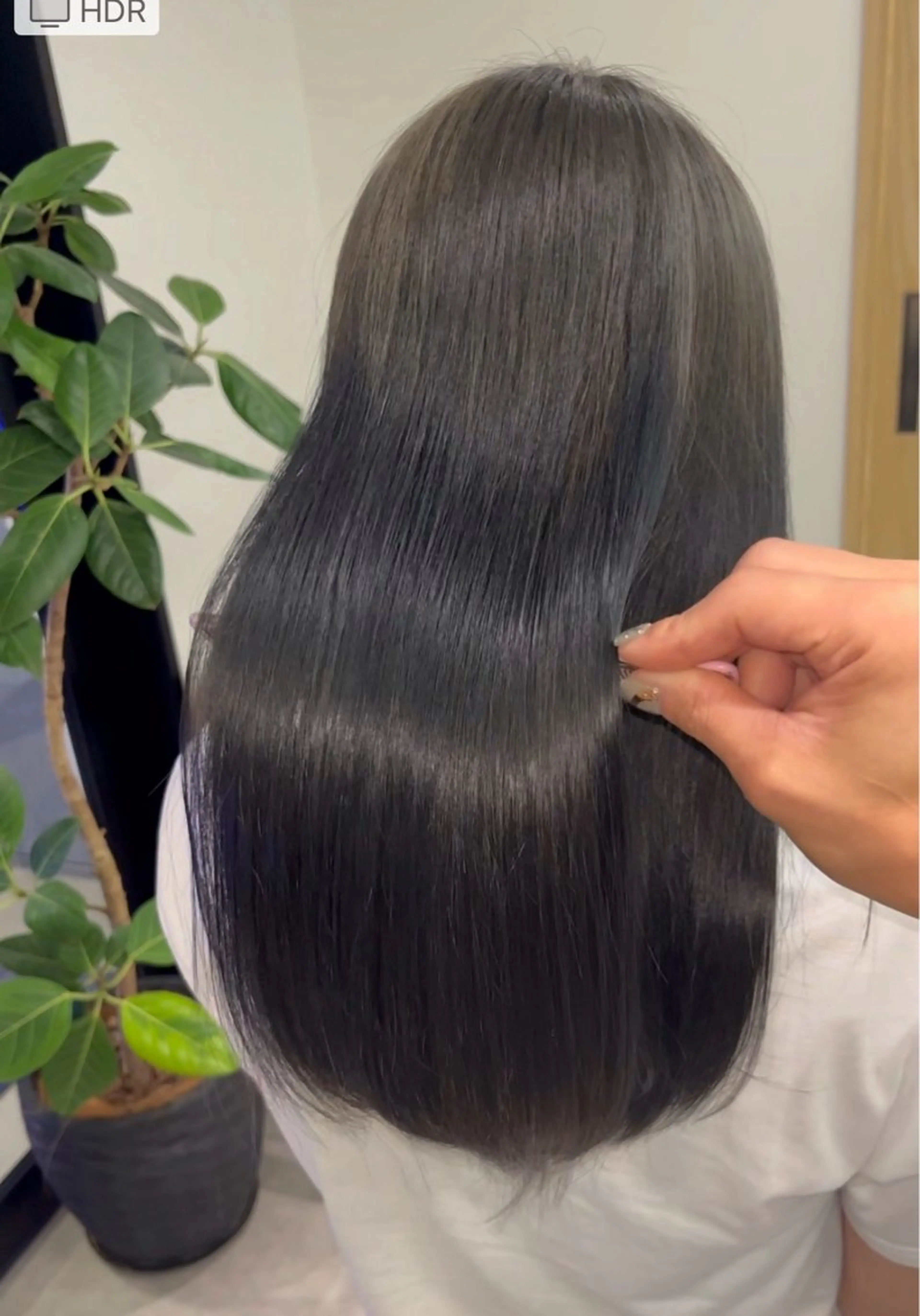 セミロング ブリーチ矯正💐 ミルクティー💐ナオのヘアスタイル