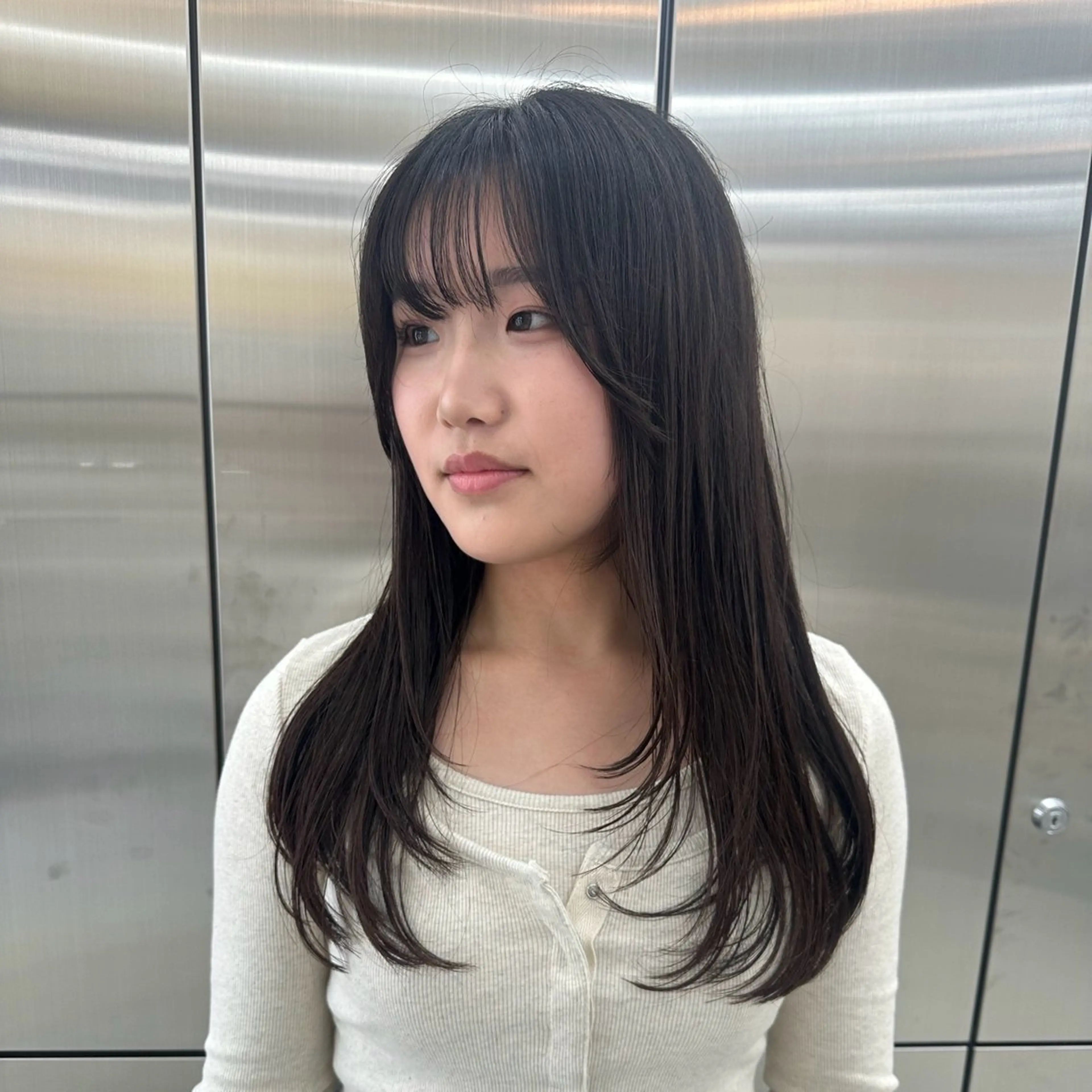 前髪顔周りカット + 艶ワンカラー💫の写真