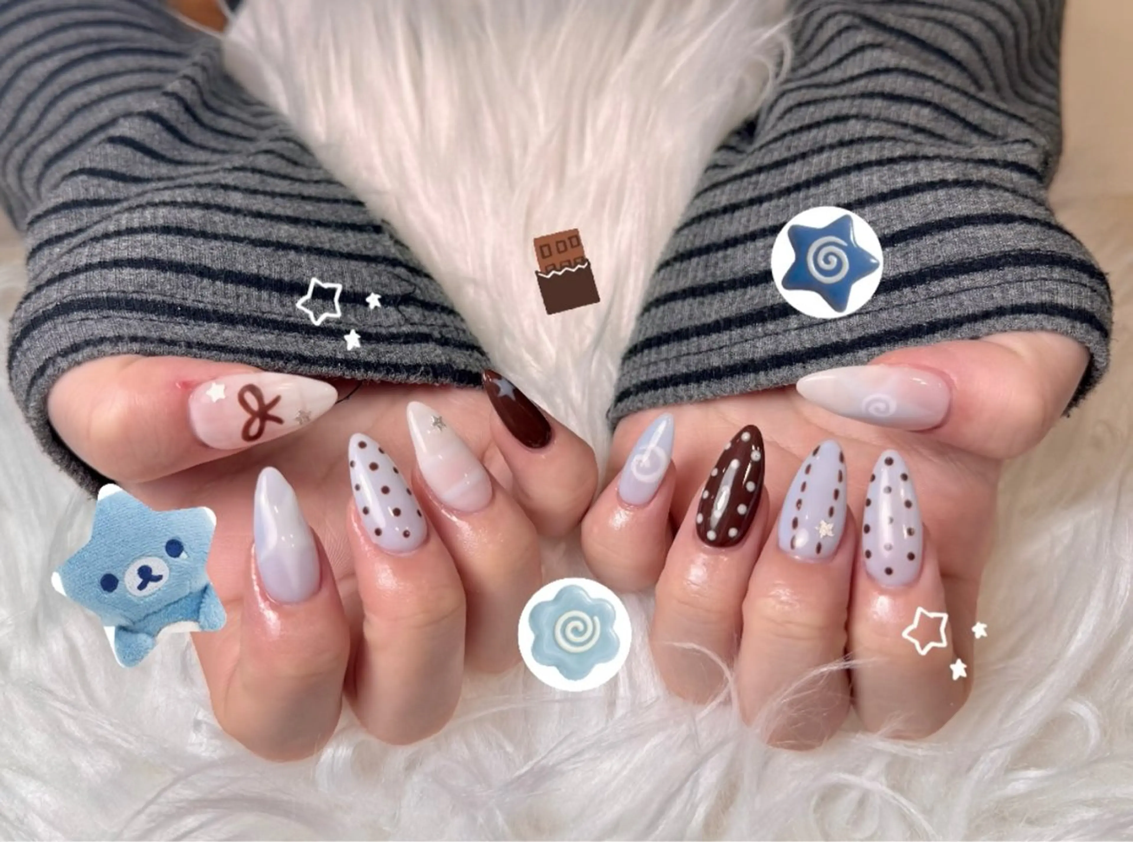 ネイル ブルー ブラウン ドット ジェルネイル ガーリー ハンドネイル チャ ミーのネイルデザイン