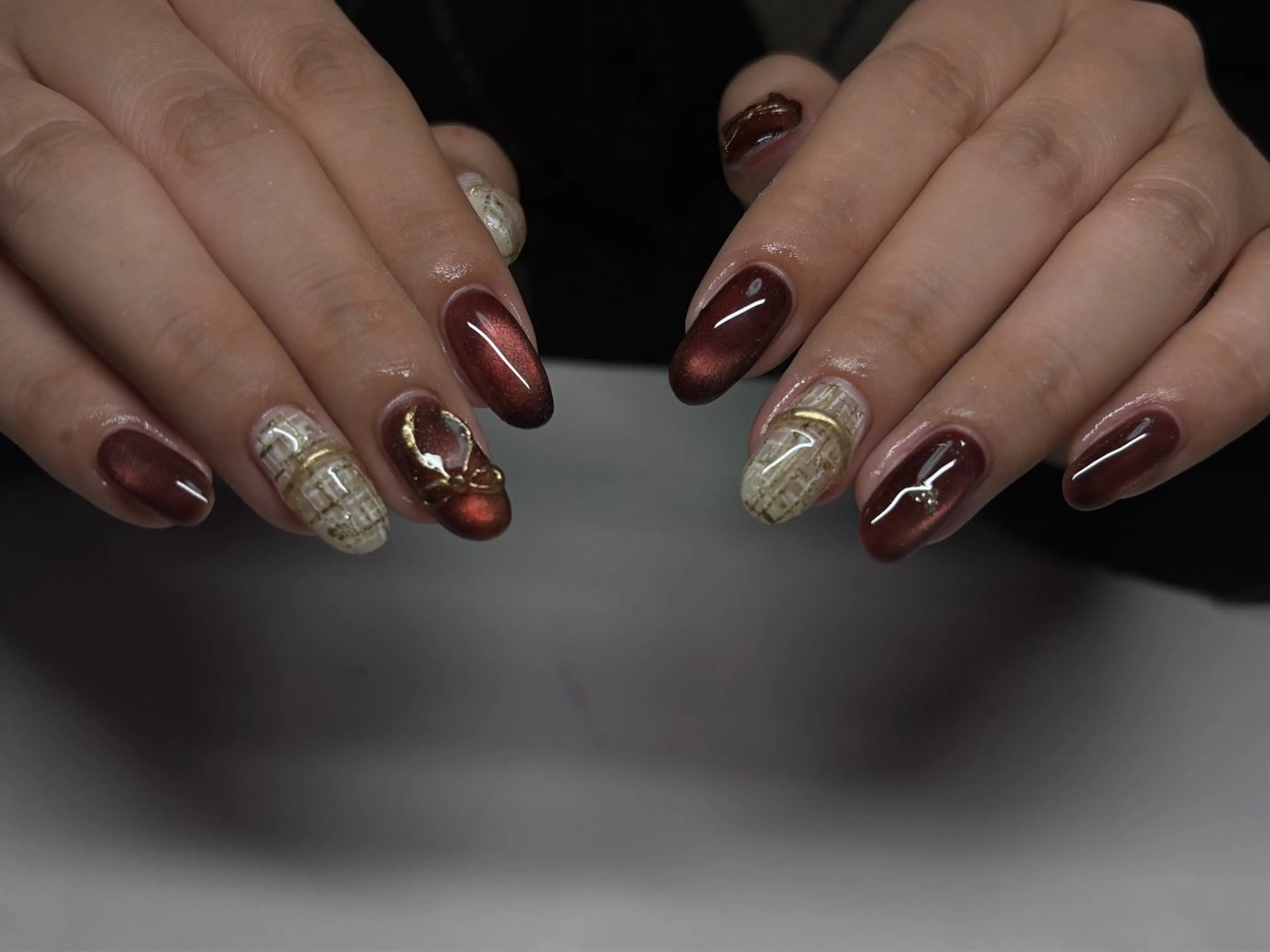 ネイル ボルドー マグネットネイル リボン ハンドネイル nayu nailのネイルデザイン