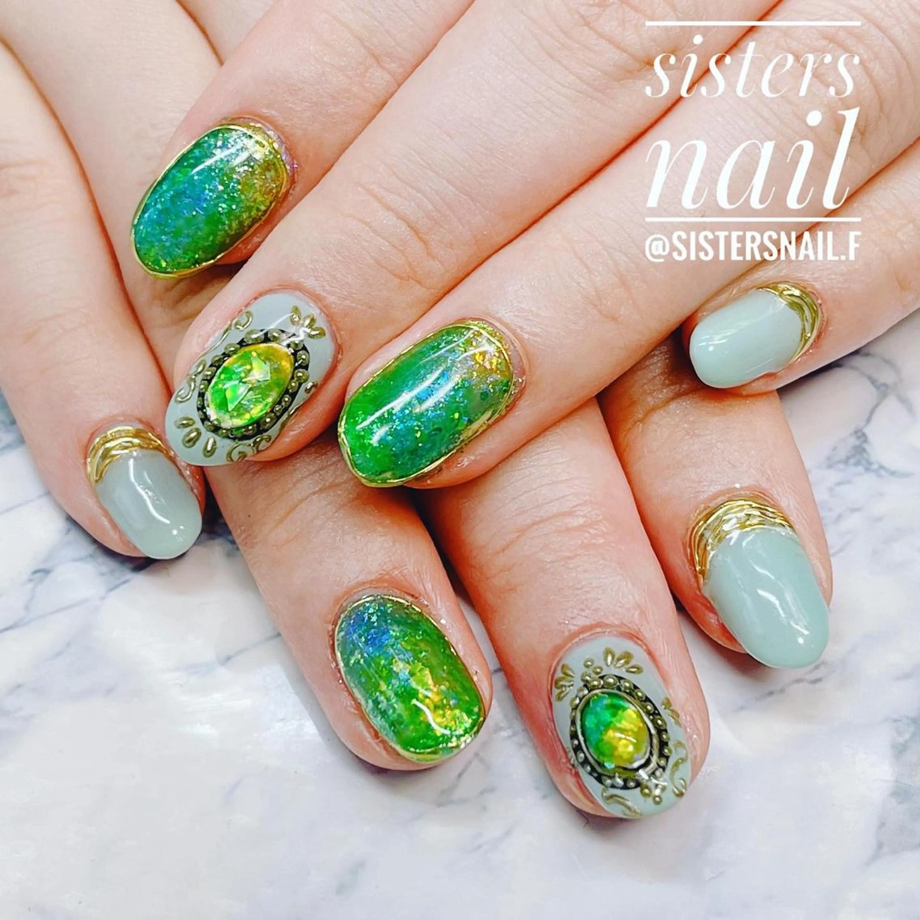 ネイル アートネイル グリーン キラキラネイル ニュアンスネイル スカルプネイル sisters nail.fのネイルデザイン