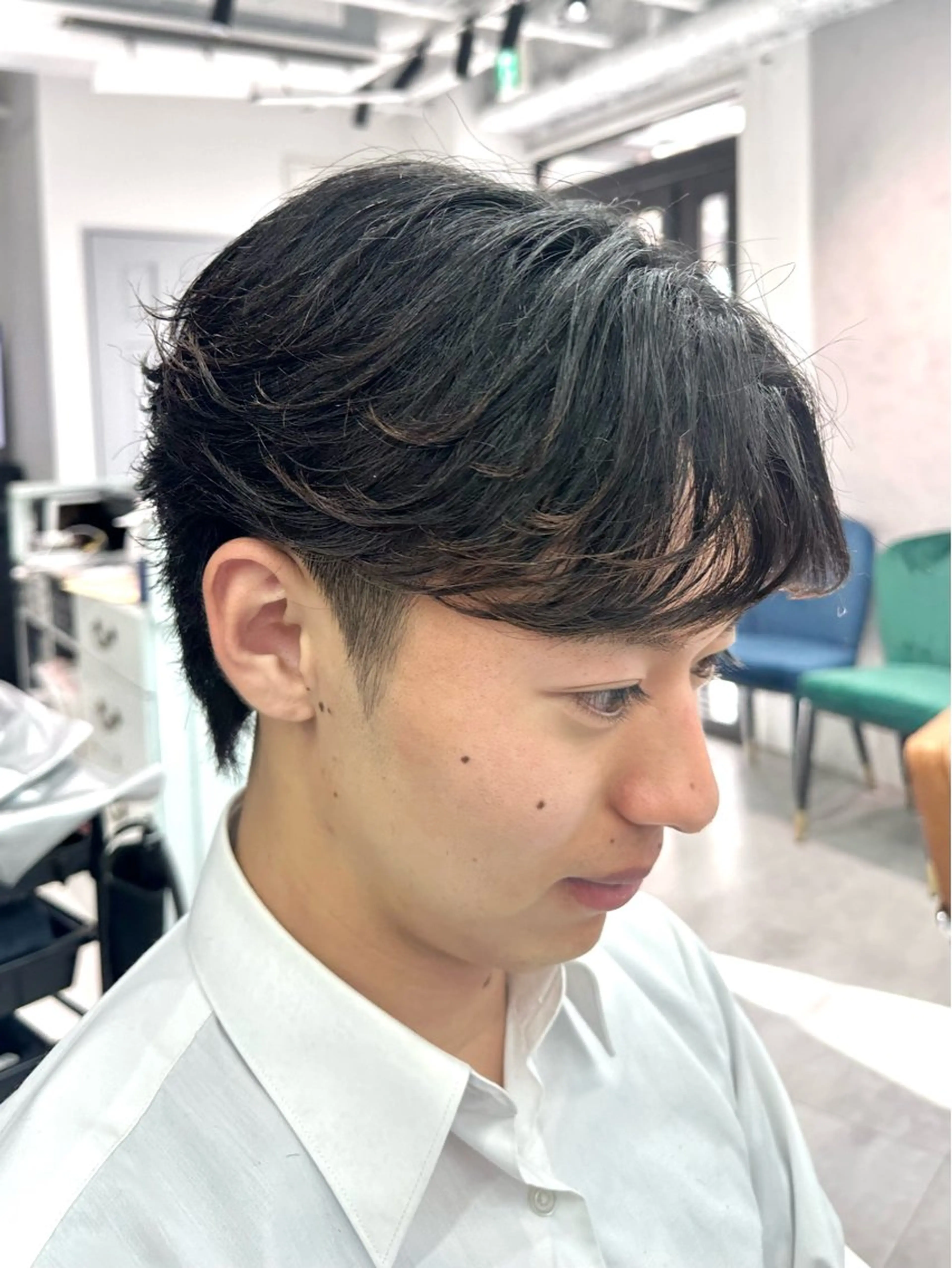 メンズ メンズブリーチ センターパート メンズパーマ 岐津公太 メンズ縮毛矯正のプロのヘアスタイル