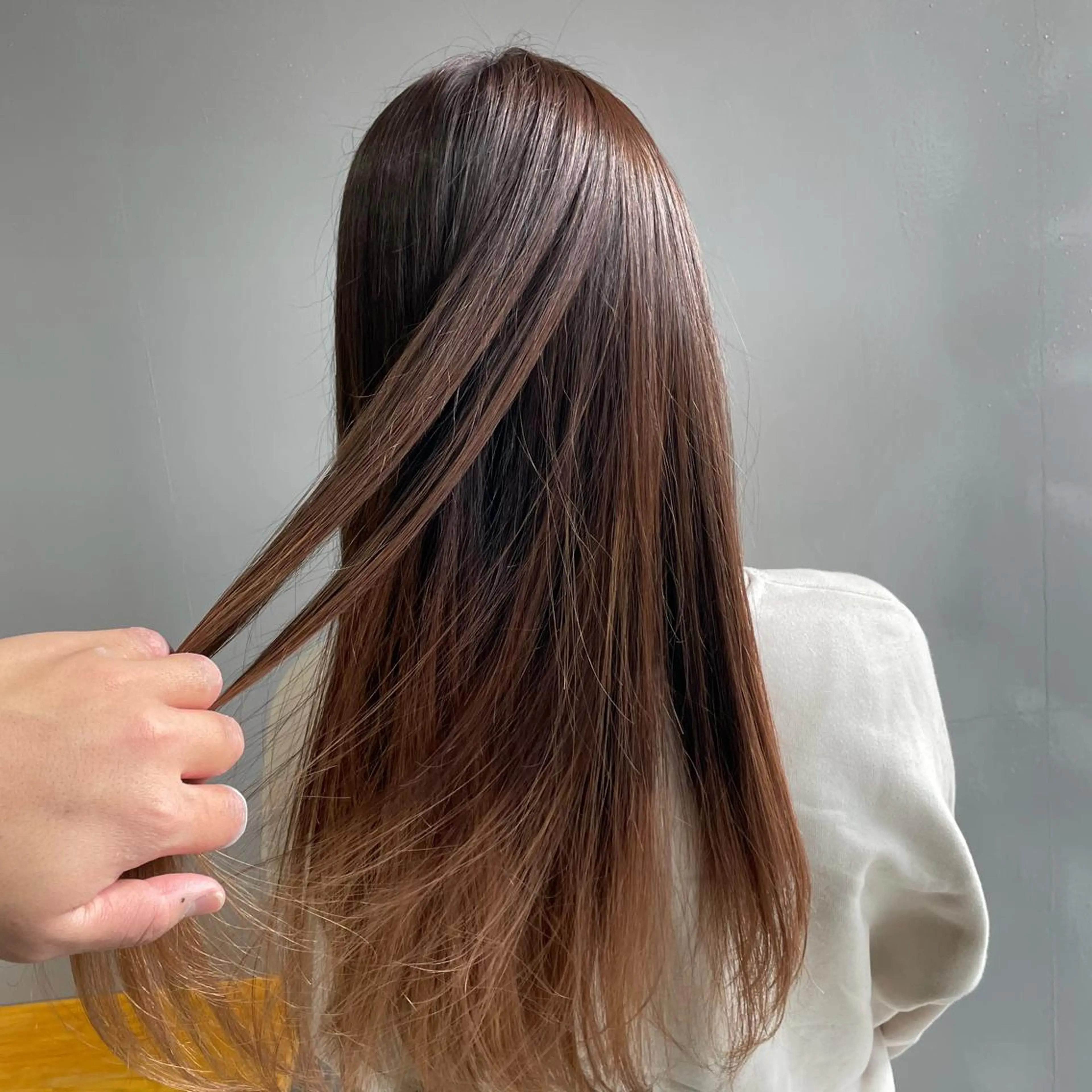 ロング カラー ブリーチ トリートメント 渡辺俊介 暗髪カラー /美髪矯正/髪質改善のヘアスタイル