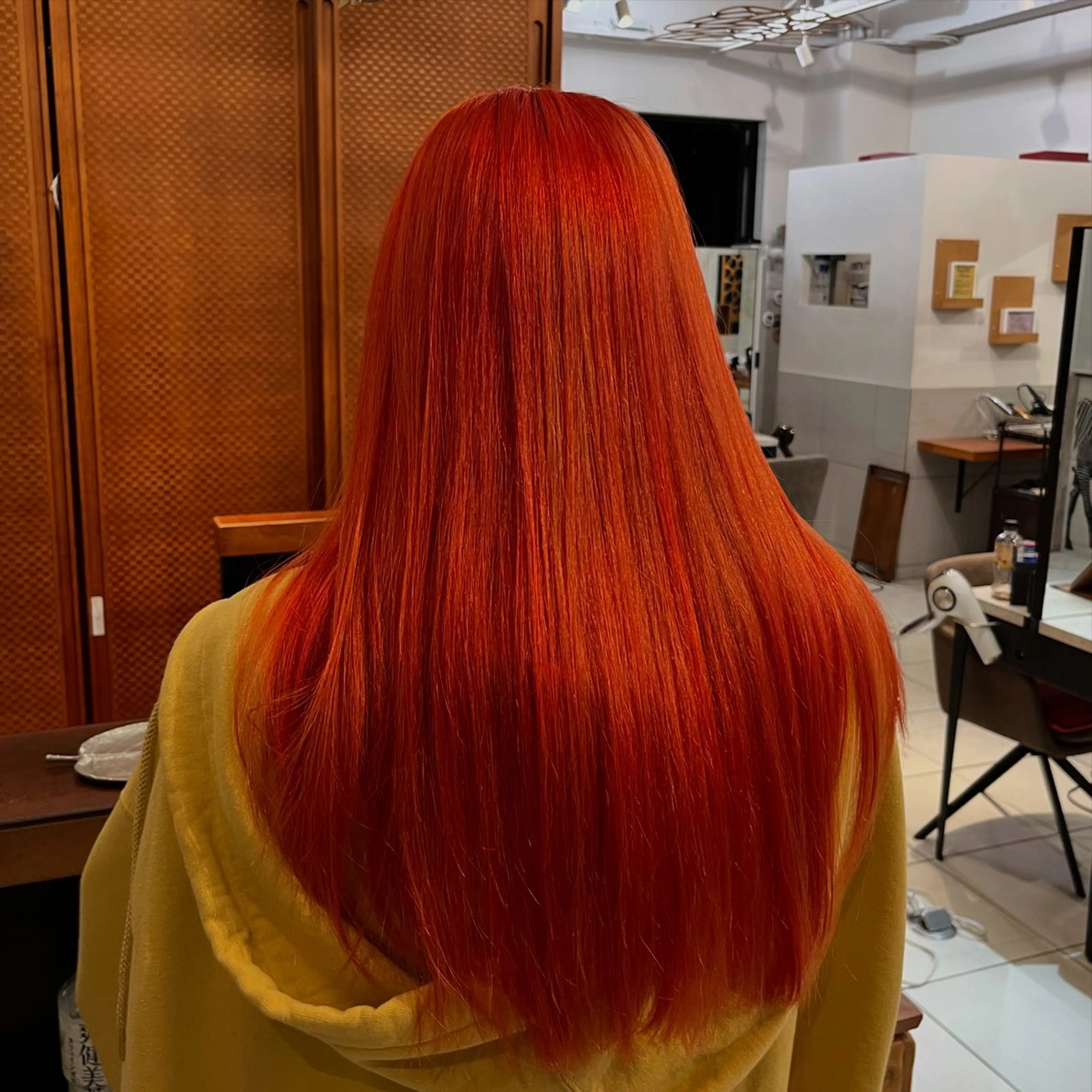 ロング カラー ブリーチ オレンジ armony (明治神宮前店)所属・☪︎レイヤー/ウルフ /ハッシュ☪︎ にこのヘアスタイル