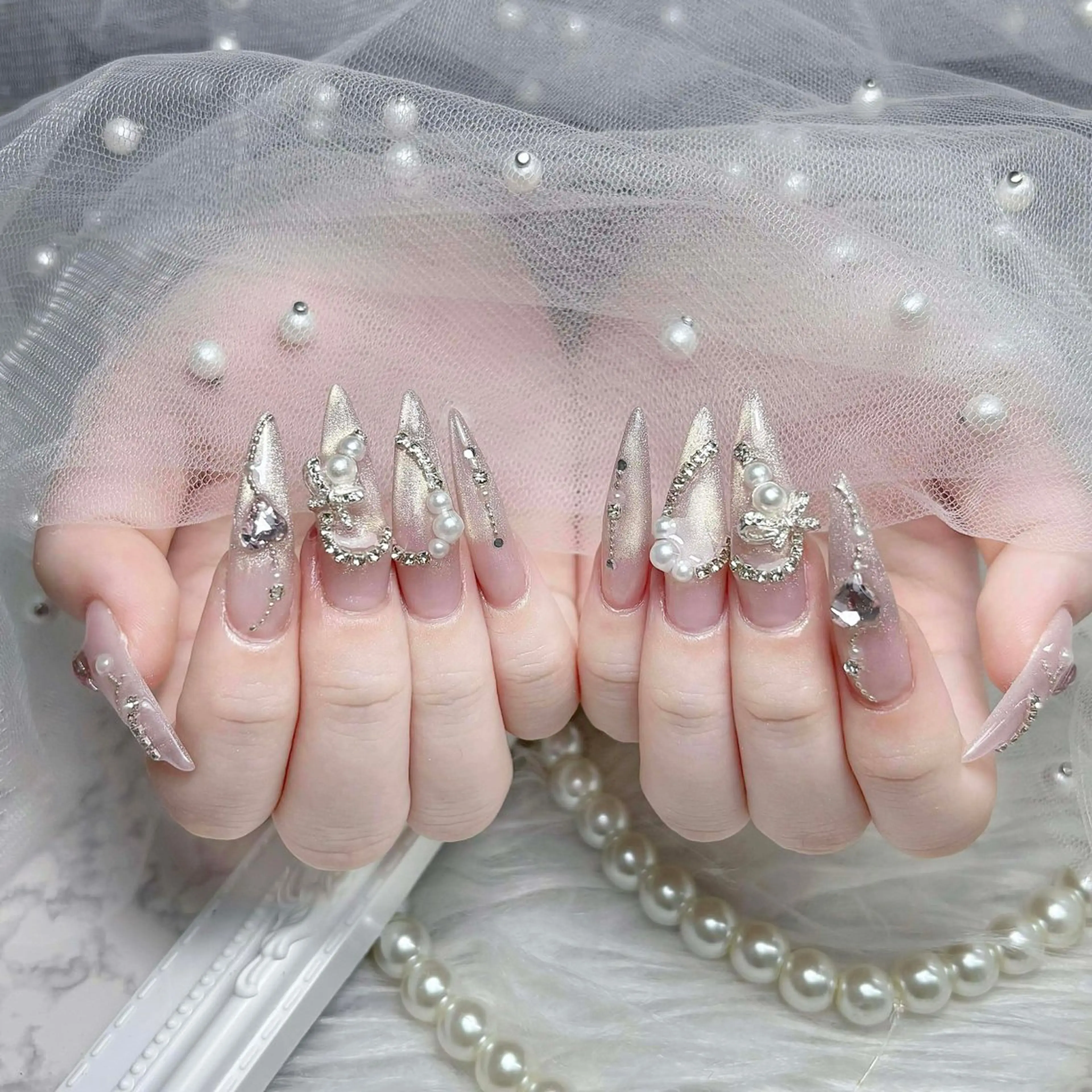 ネイル アートネイル オーロラネイル ブラウン ジェルネイル グラデーション ハンドネイル ハンドケア Nova Nailのネイルデザイン