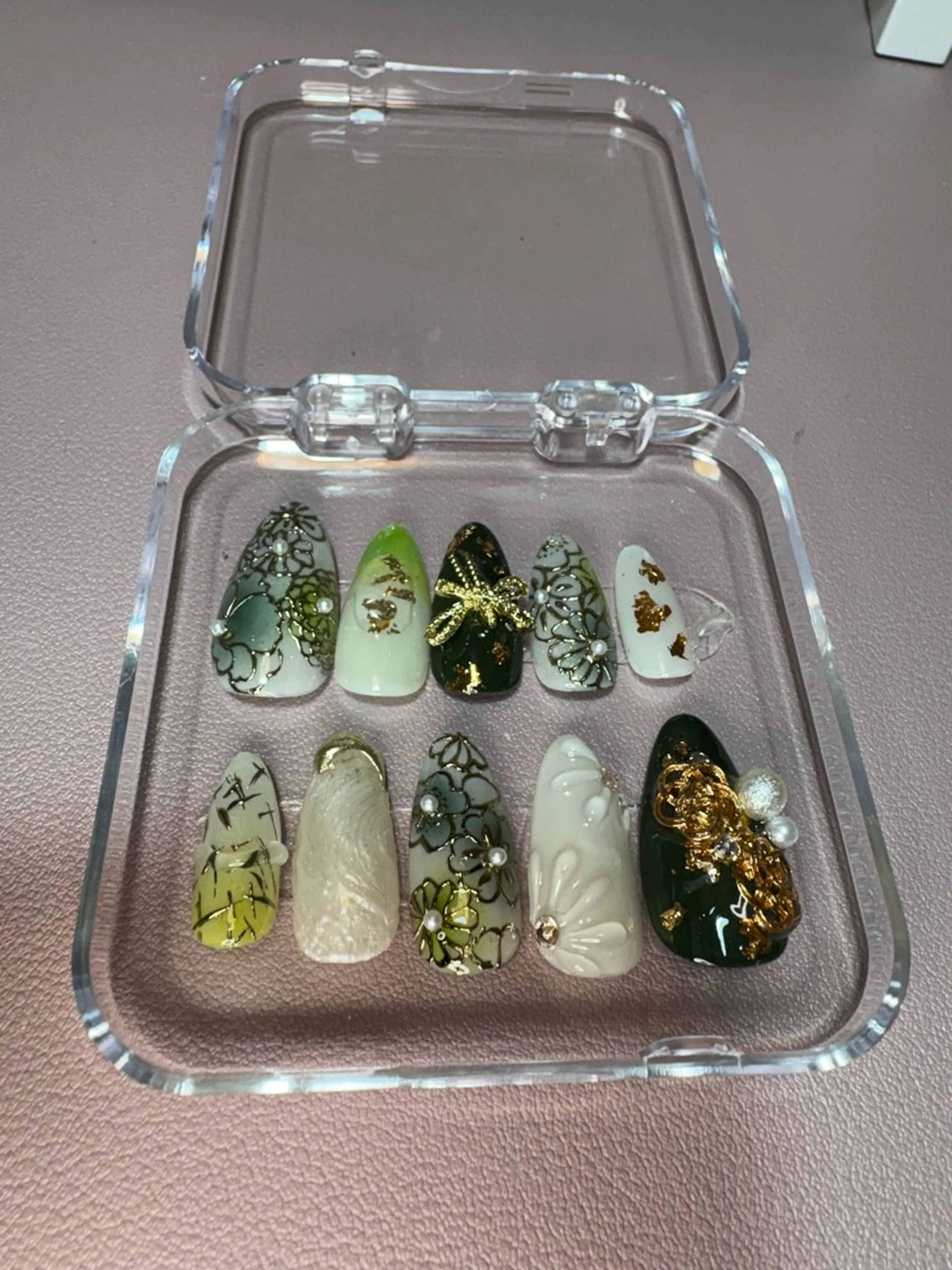 ネイル 成人式 ゴールド ゴージャス グリーン ネイルチップ ✨韓国✨nail salonLumieのネイルデザイン