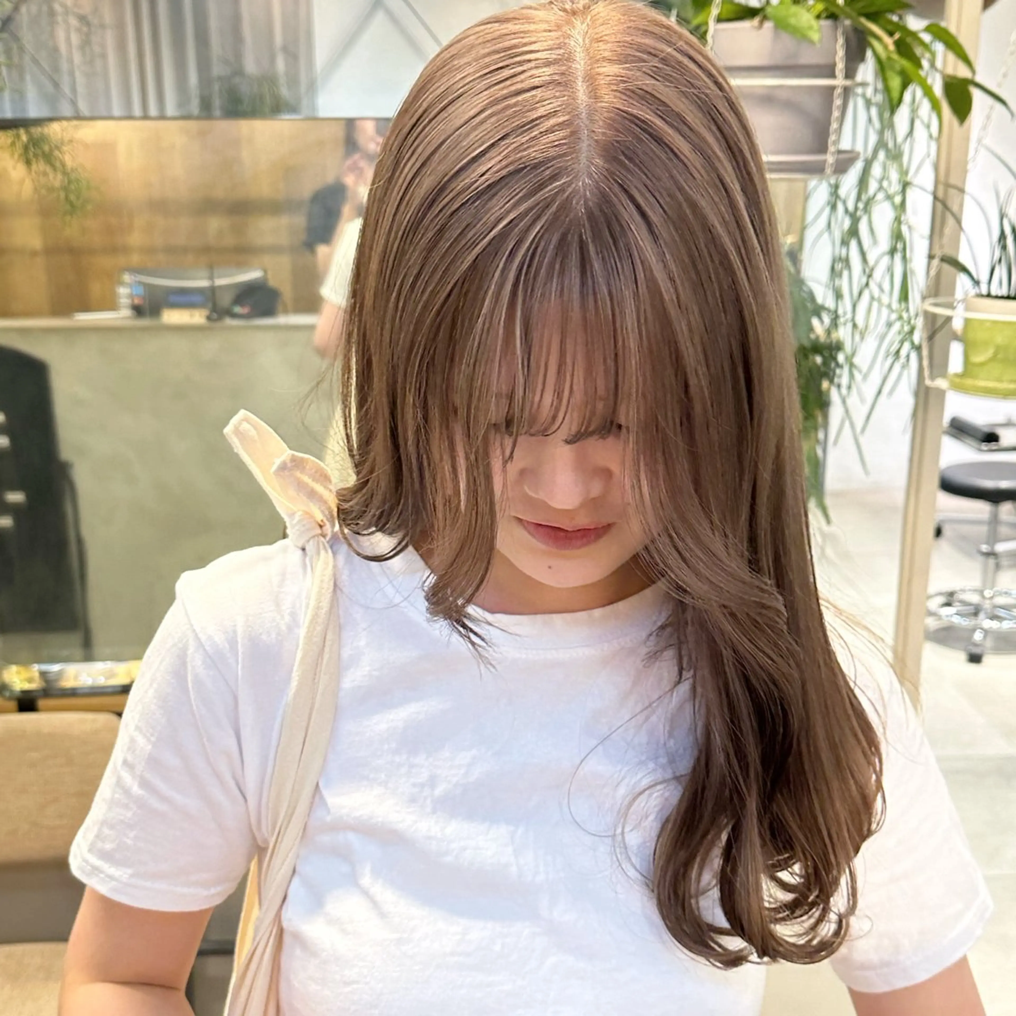 ロング カラー ベージュカラー ブリーチ ケアブリーチ ダブルカラー ミルクティーベージュ カット ヘアカラー トリートメント 縮毛矯正✨透明感 ☘️mariamuのヘアスタイル