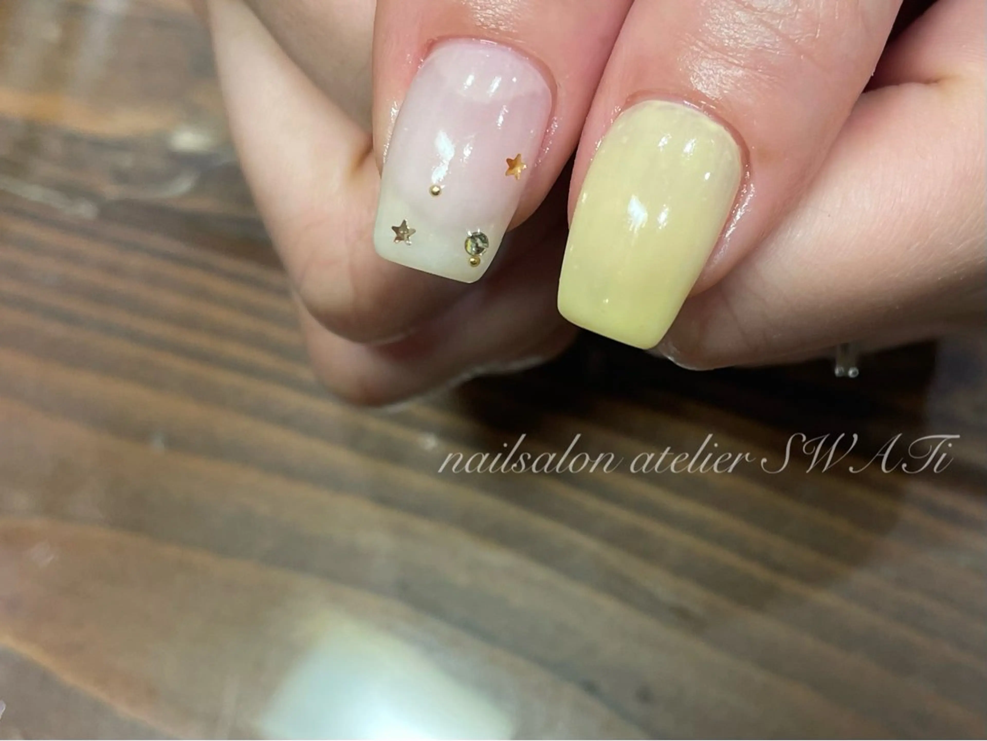 ネイル ホログラムネイル ストーンネイル ハンドネイル nailsalon SWATiのネイルデザイン