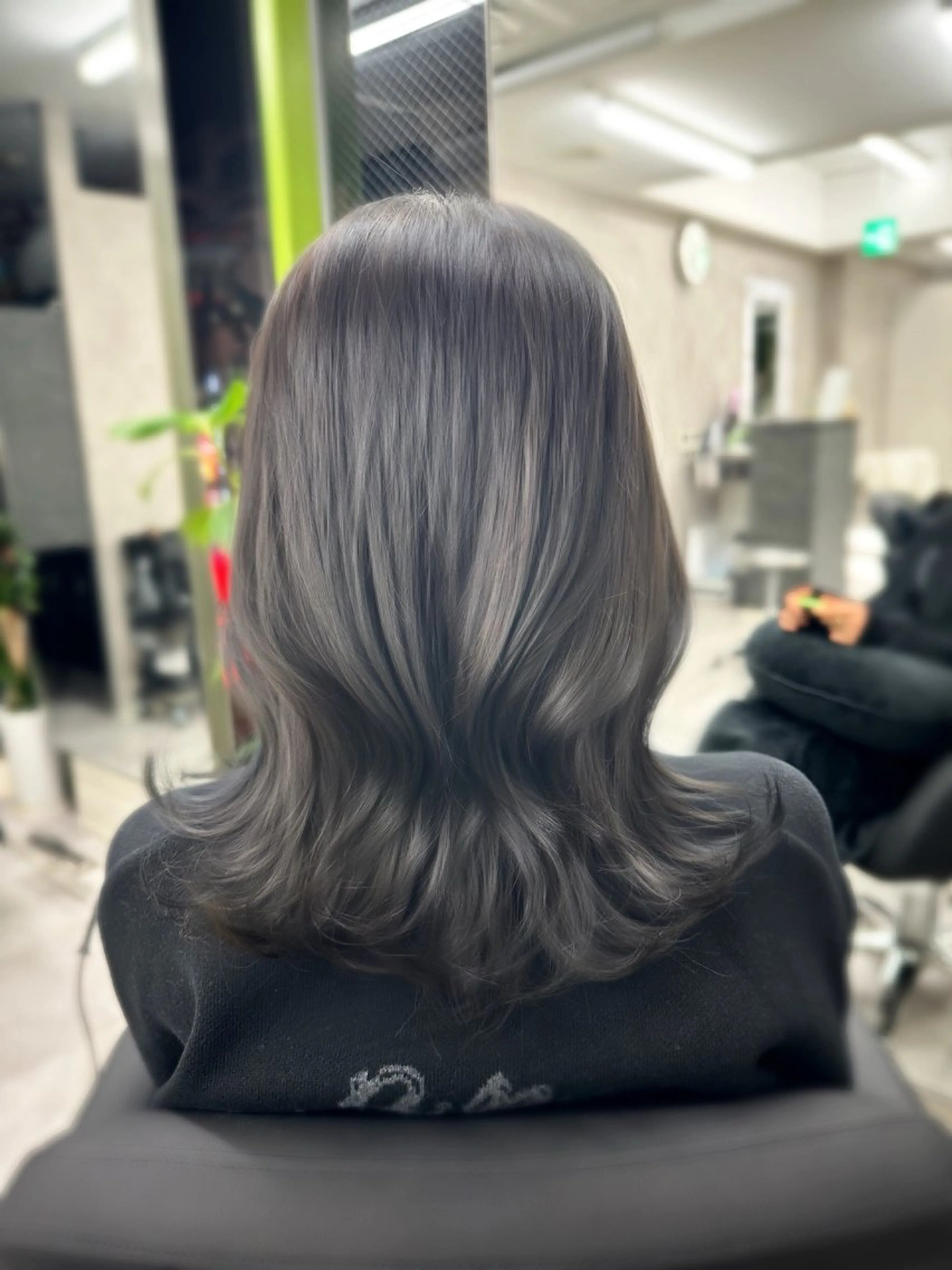 ミディアム カラー ブリーチ ダークグレー ダークグレージュ ダブルカラー グレージュ カット ヘアカラー トリートメント 田之上千尋/透明感 ブリーチなし/韓国風のヘアスタイル