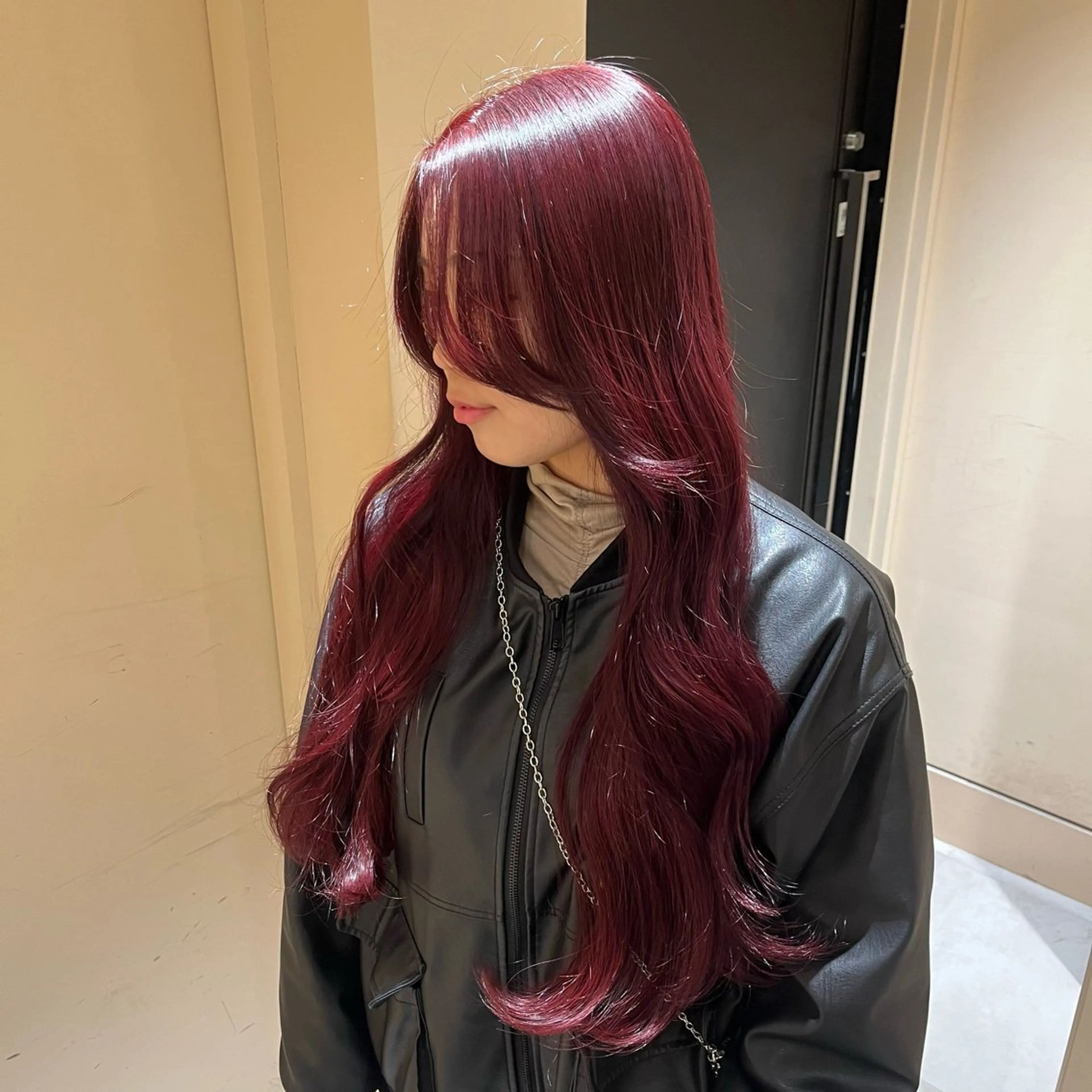 ロング カラー ブリーチ ダブルカラー ブリーチなしカラー レッドカラー ヘアカラー トリートメント ナミ🩶暗髪/暖色 ❤️/透明感/縮毛のヘアスタイル