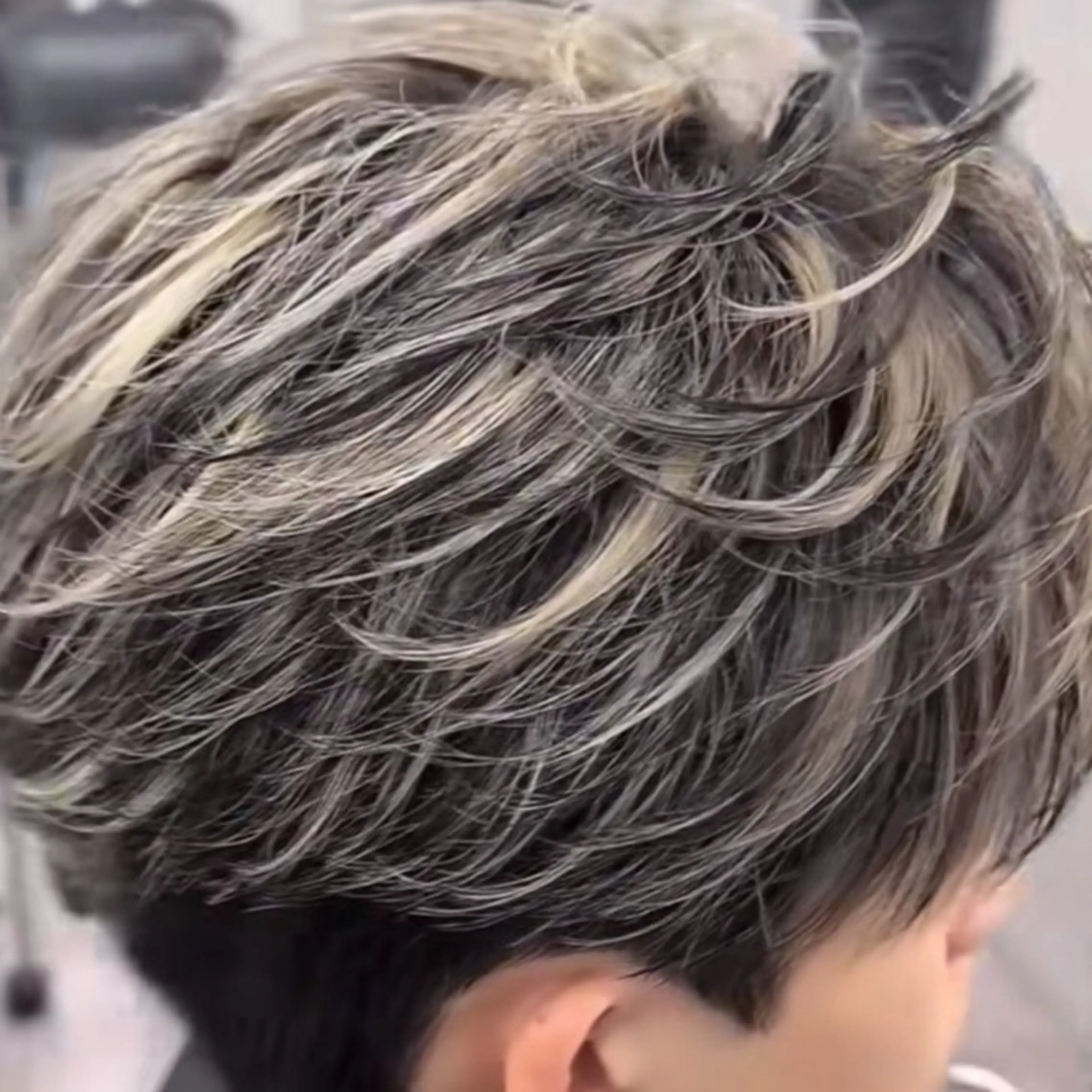 カット+ハイライトカラーの写真