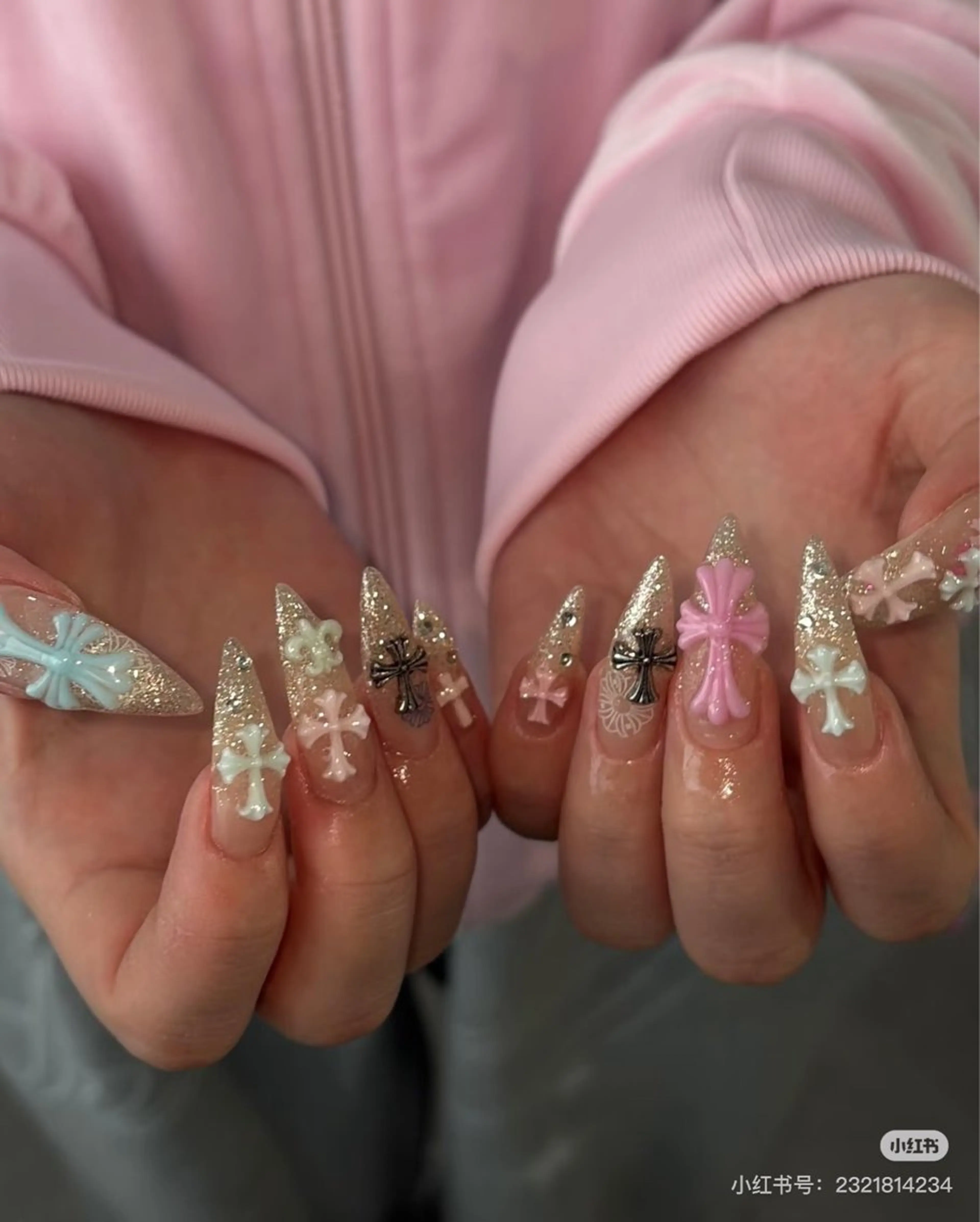 ネイル チークネイル フレンチネイル ジェルネイル ガーリー キラキラネイル ハンドネイル 高橋 雪のネイルデザイン