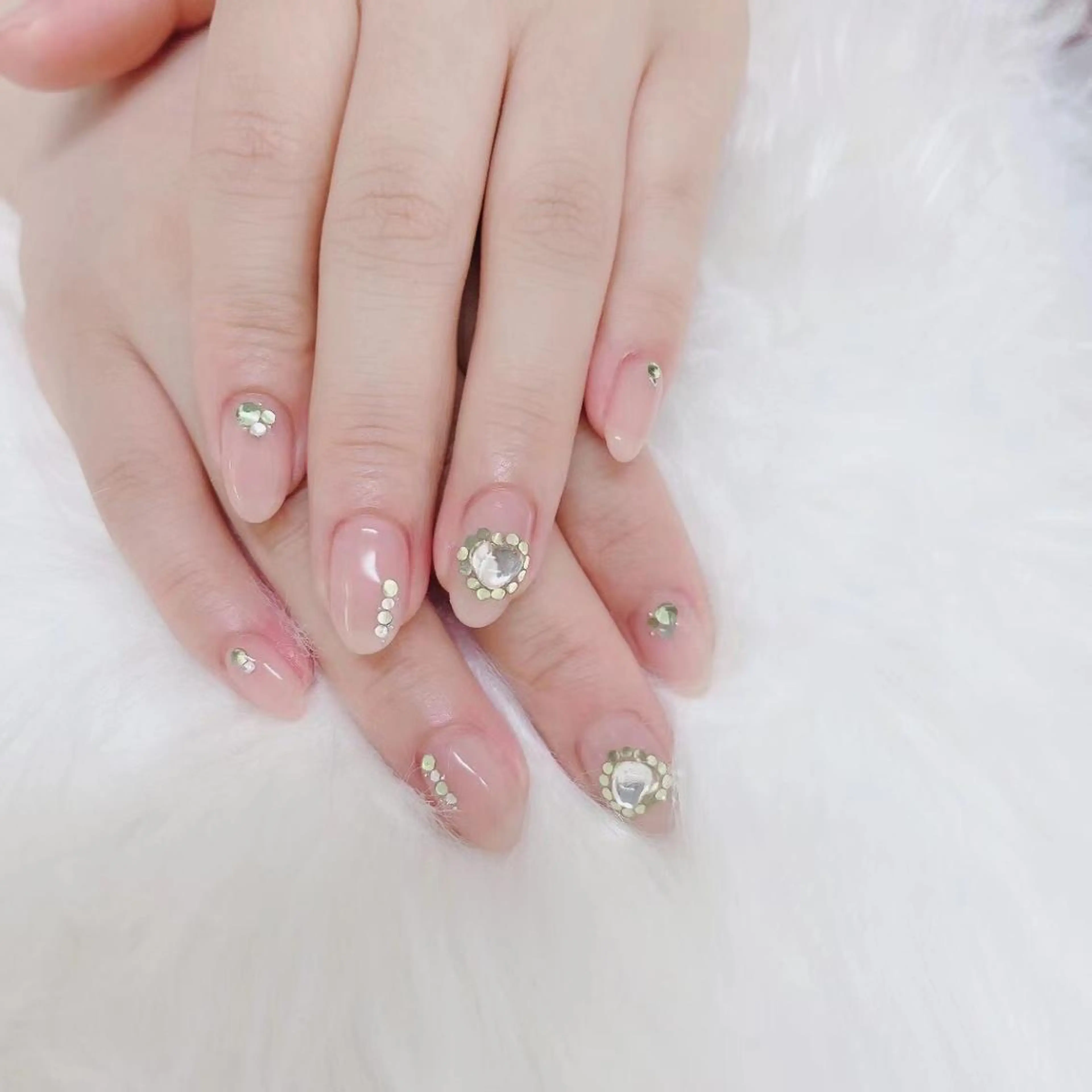 ネイル ハンドネイル MoonNail ユリ🌸のネイルデザイン