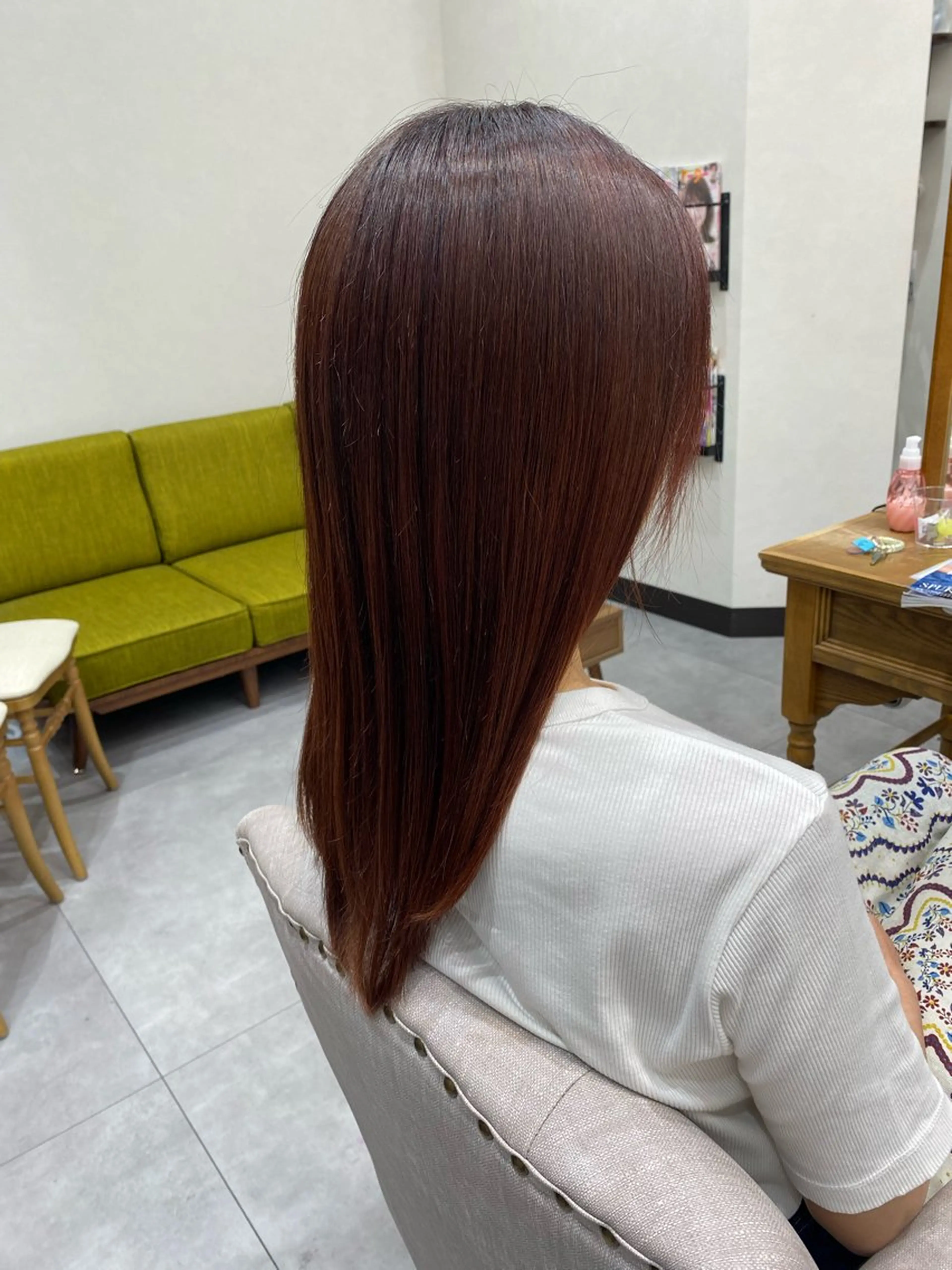 カラー 萩原 彩音のヘアスタイル