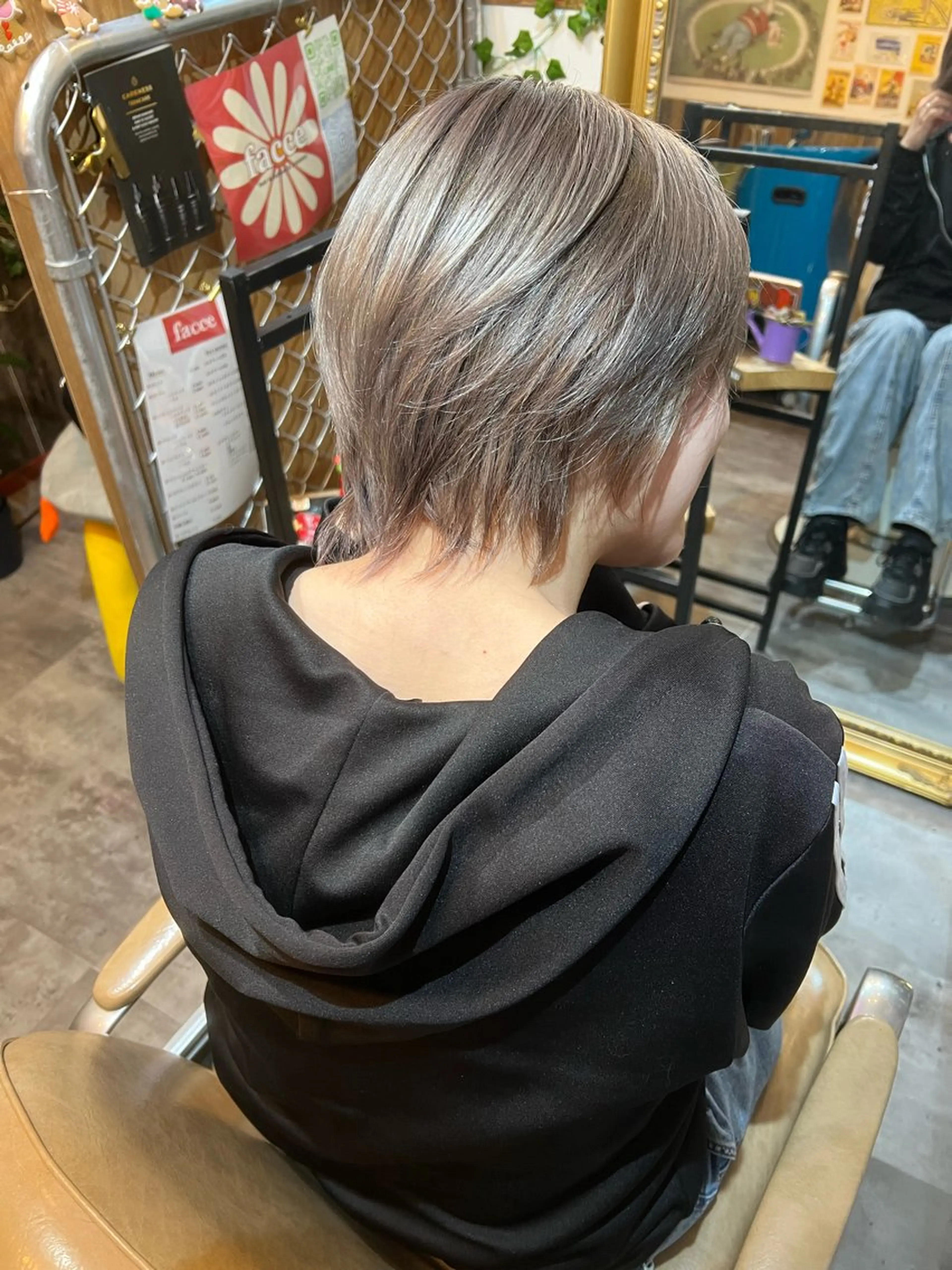 ショート カラー ブリーチ ヘアカラー カラーパティシエ facce🌼ikoのヘアスタイル