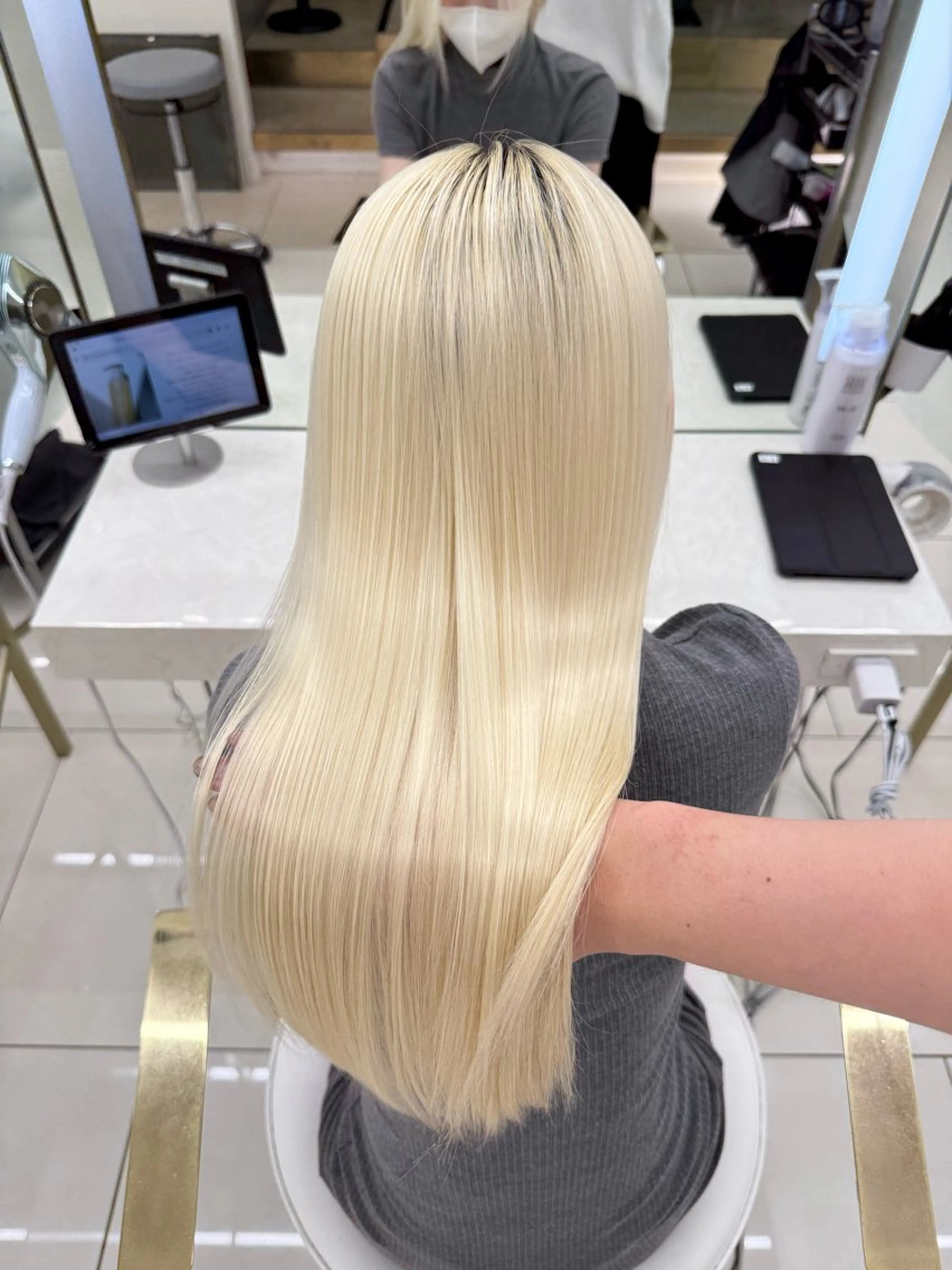 ロング カラー ブリーチ ハイトーンカラー モヅメ モモエのヘアスタイル