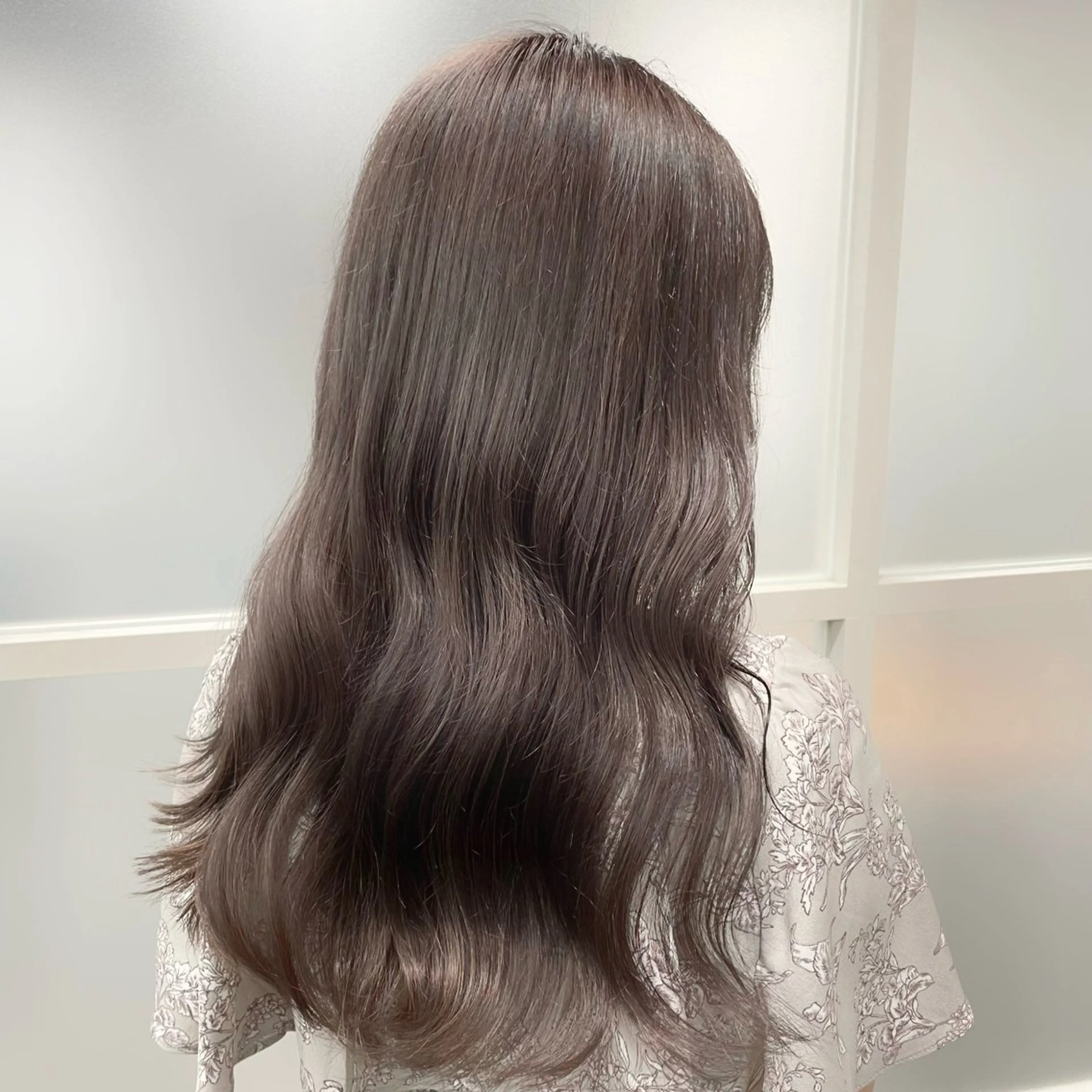カラー グレージュ ラベンダーカラー ラベンダーグレージュ ラベンダーグレー オオカワユウキ 🎀newi池袋のヘアスタイル