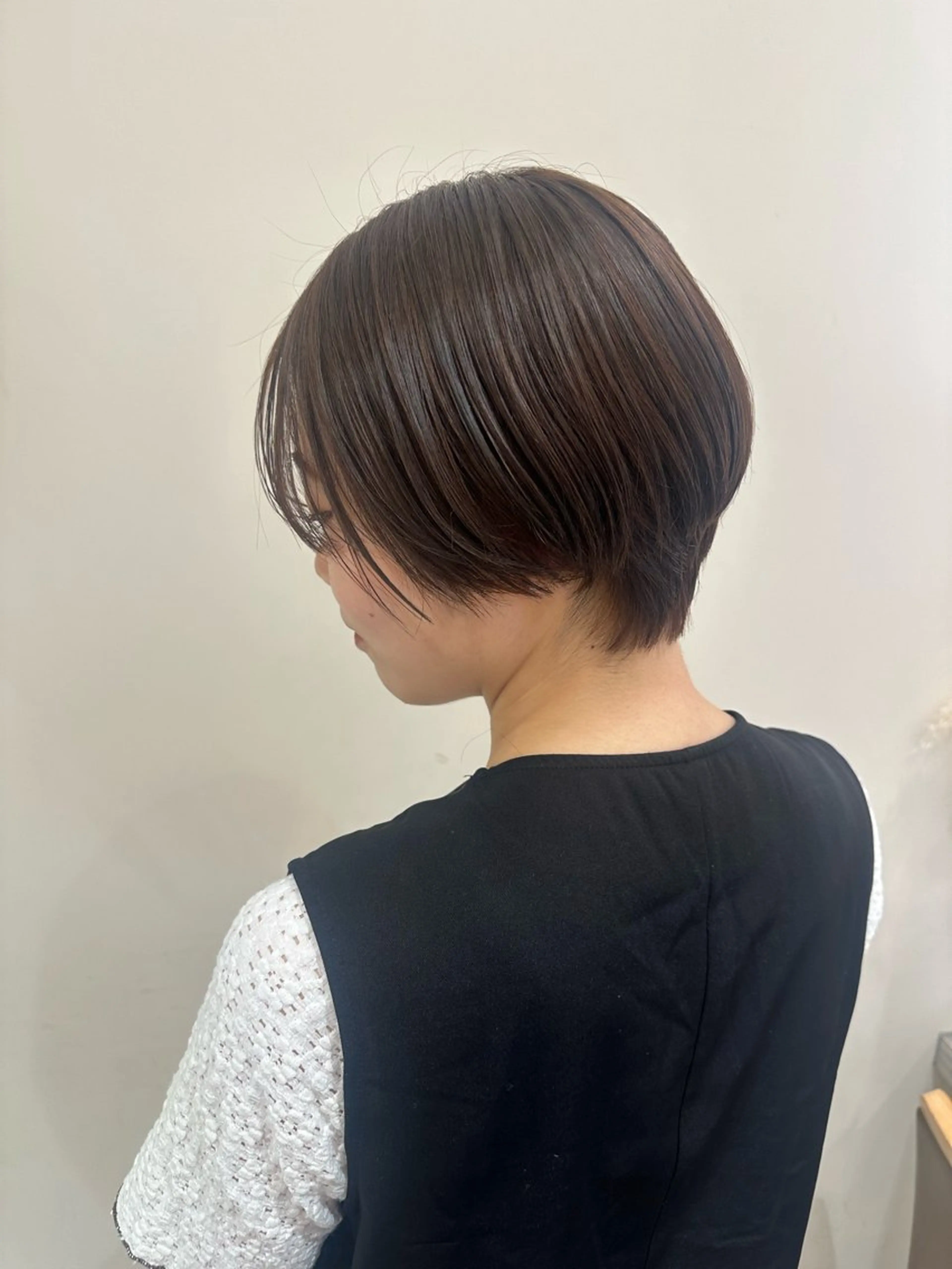 ショート カラー ヘアアレンジ タイトボブ個性派カラ ーAKANEのヘアスタイル