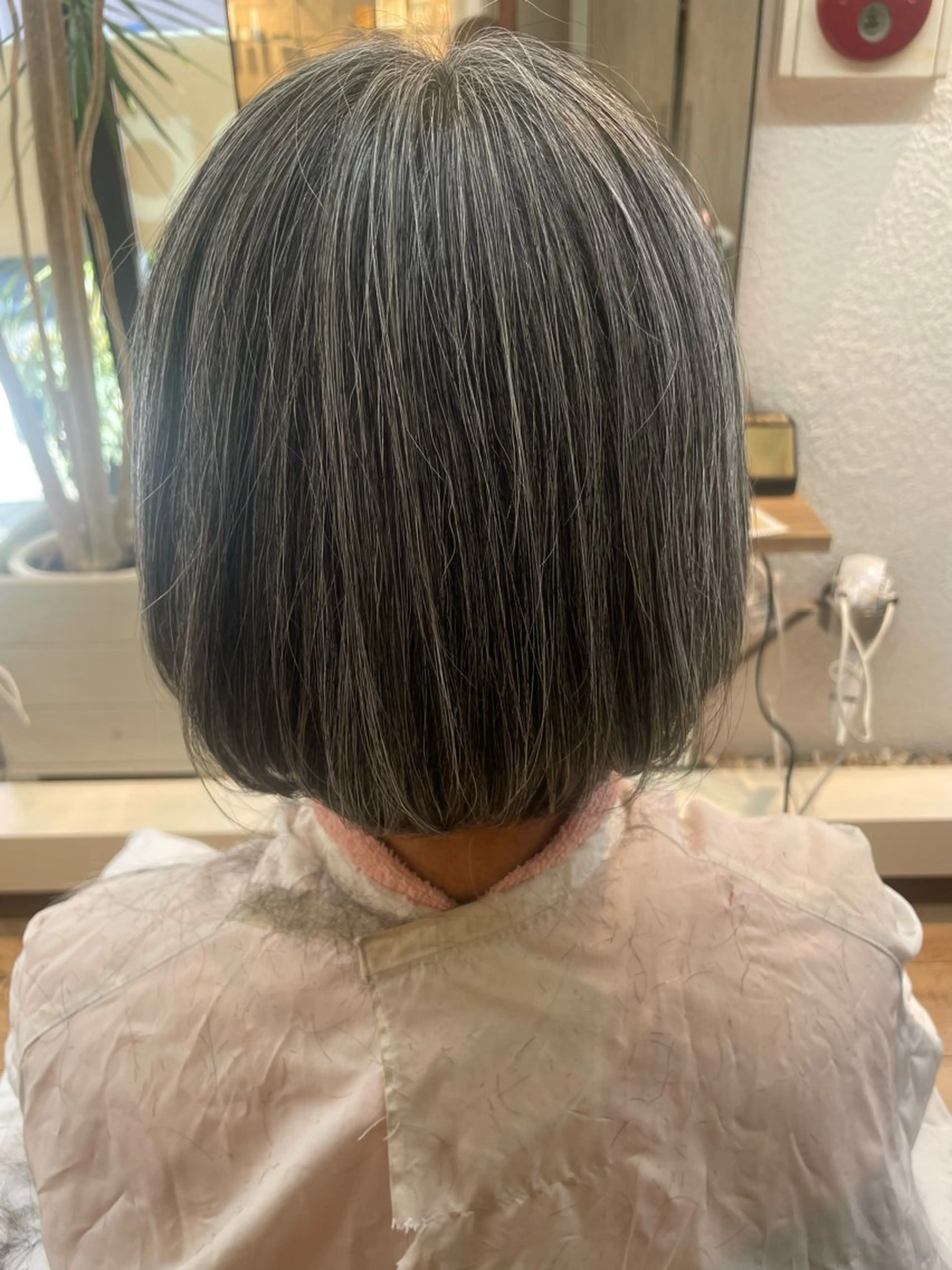 ミディアム 伊藤 未奈のヘアスタイル