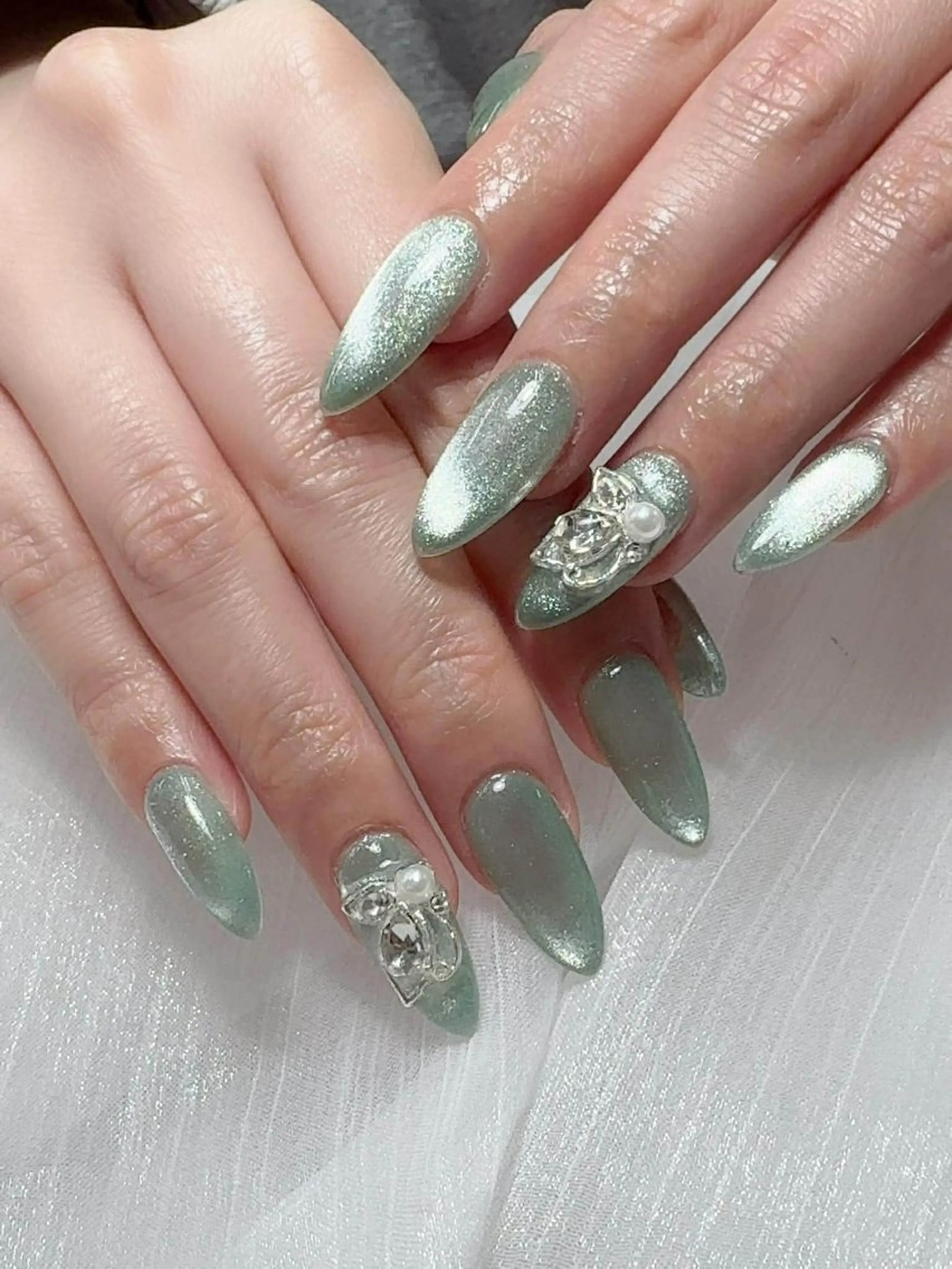 ネイル フレンチネイル グラデーション 韓国ネイル マグネットネイル ミラーネイル ハンドネイル ハンドケア Hara Nail 【パラジェル使用】のネイルデザイン