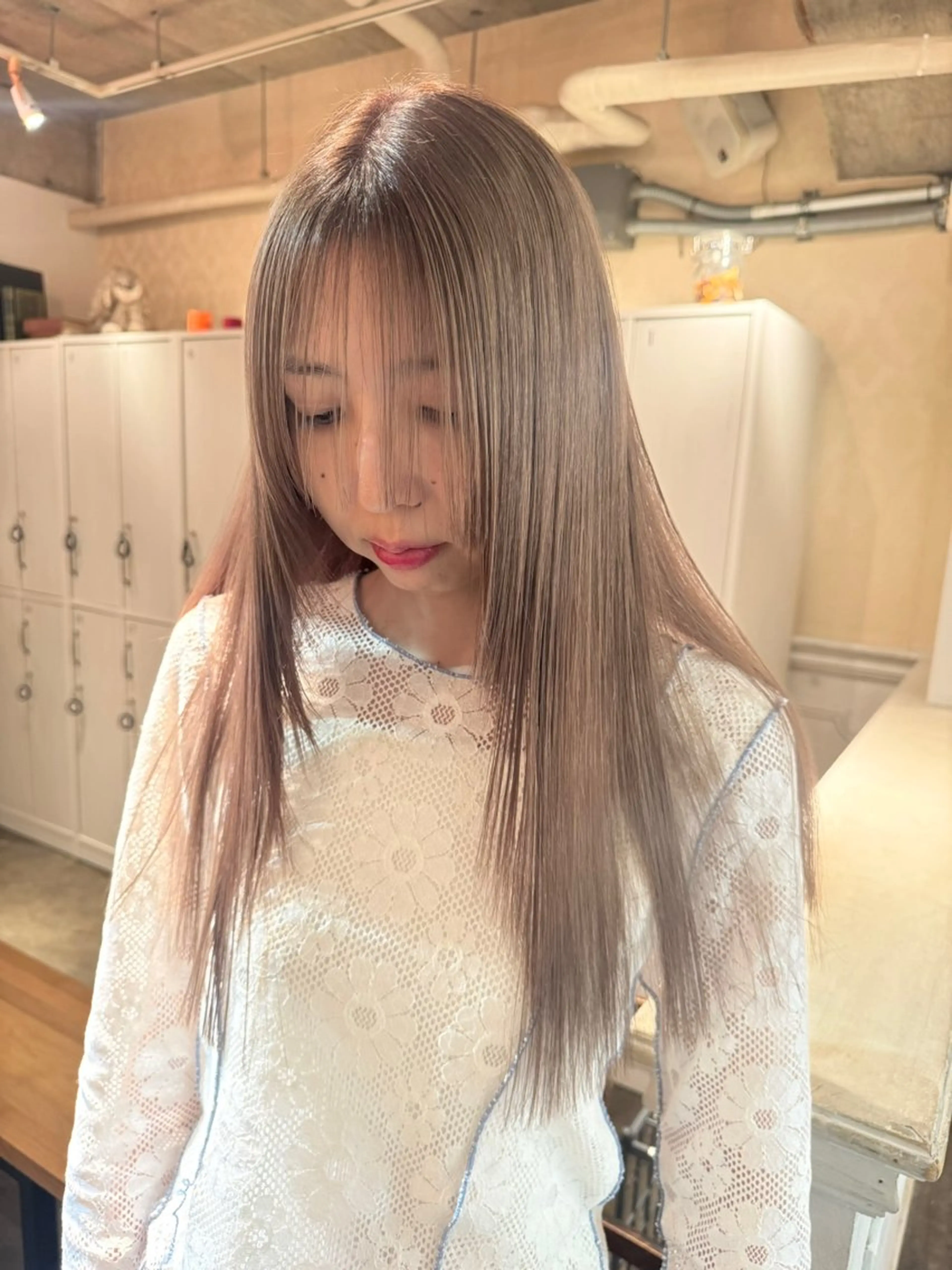 ロング カラー ベージュカラー 髪質改善 トリートメント カット ヘアカラー トリートメント ハイライト/インナー /ブリーチ/レイヤーのヘアスタイル