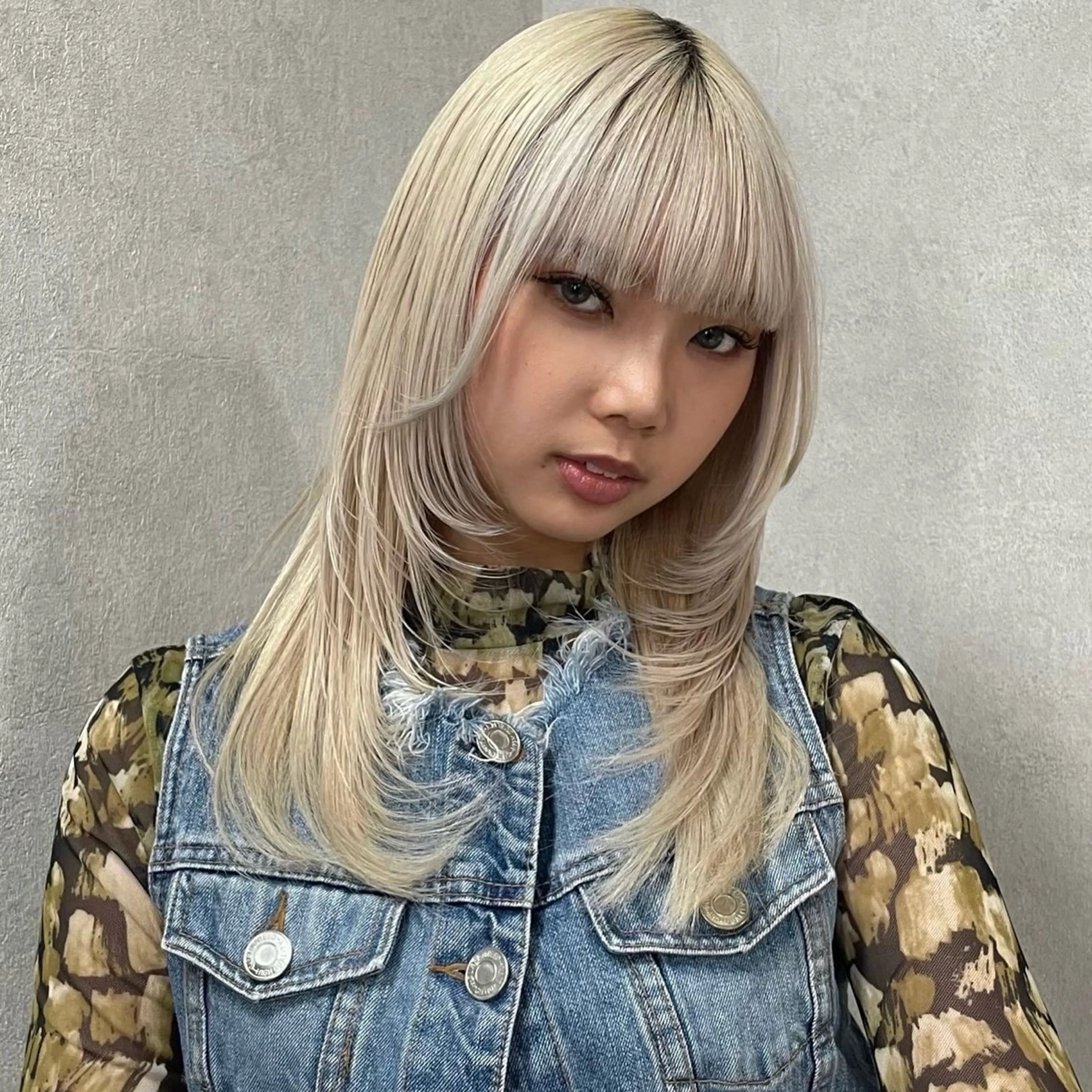 セミロング カラー 抜きっぱなしブロンド 顔まわりレイヤー レイヤーカット カット ヘアカラー レイヤー /髪質改善/ariのヘアスタイル