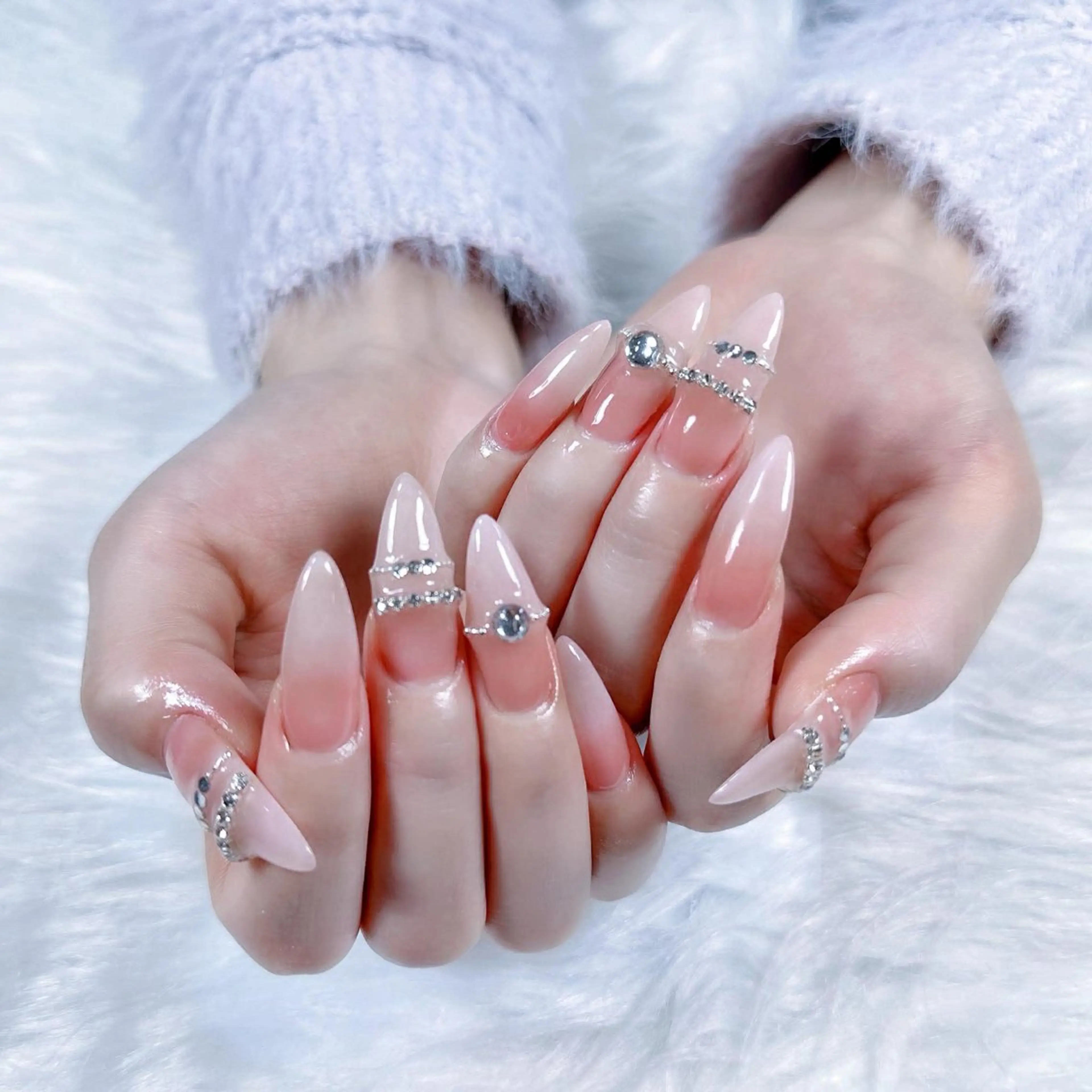 ネイル 長さ出し フレンチネイル グラデーション キラキラネイル 韓国ネイル ハンドネイル Hana Nail Salonのネイルデザイン