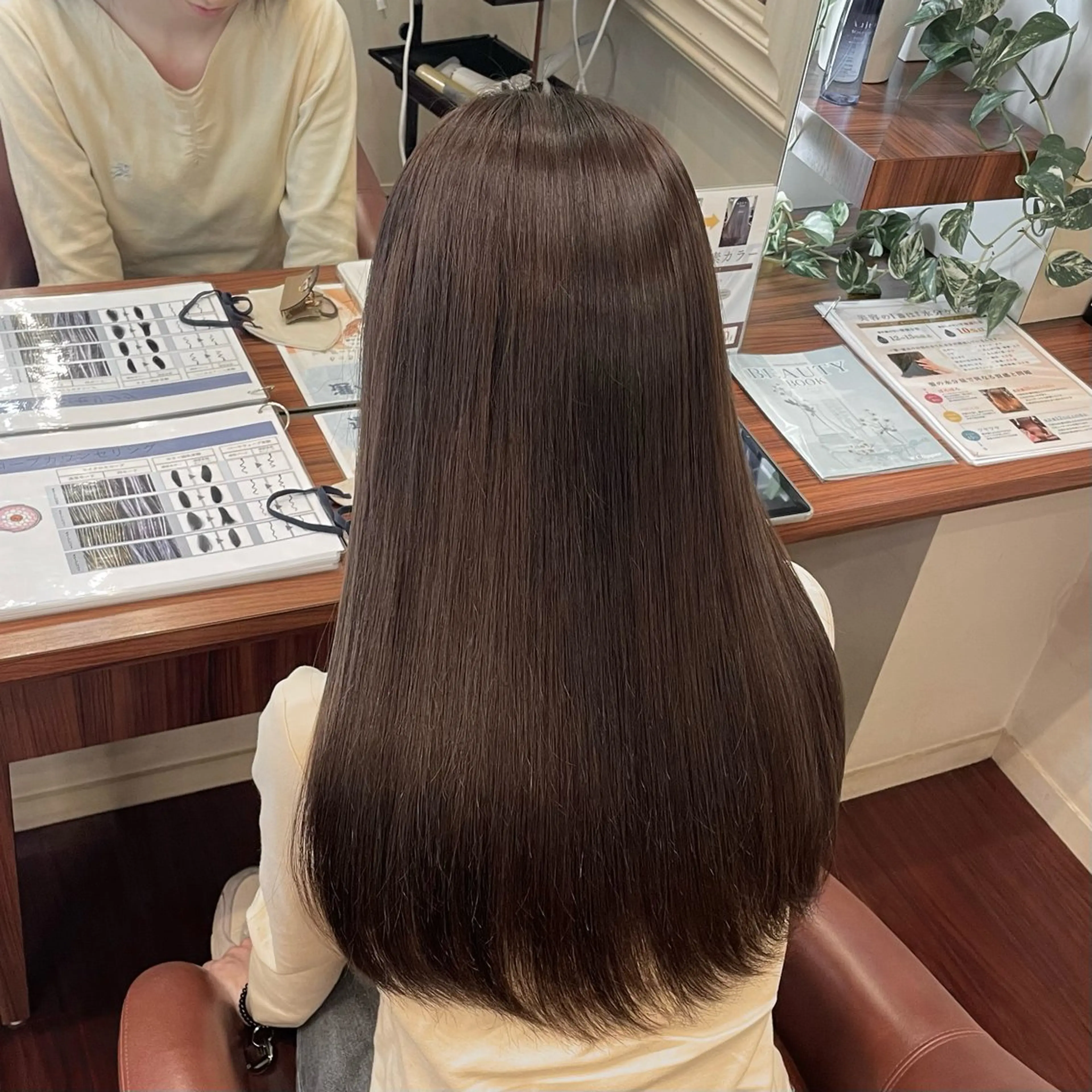 ロング ヘアカラー スダ ユキナ 髪質改善水素カラーのヘアスタイル