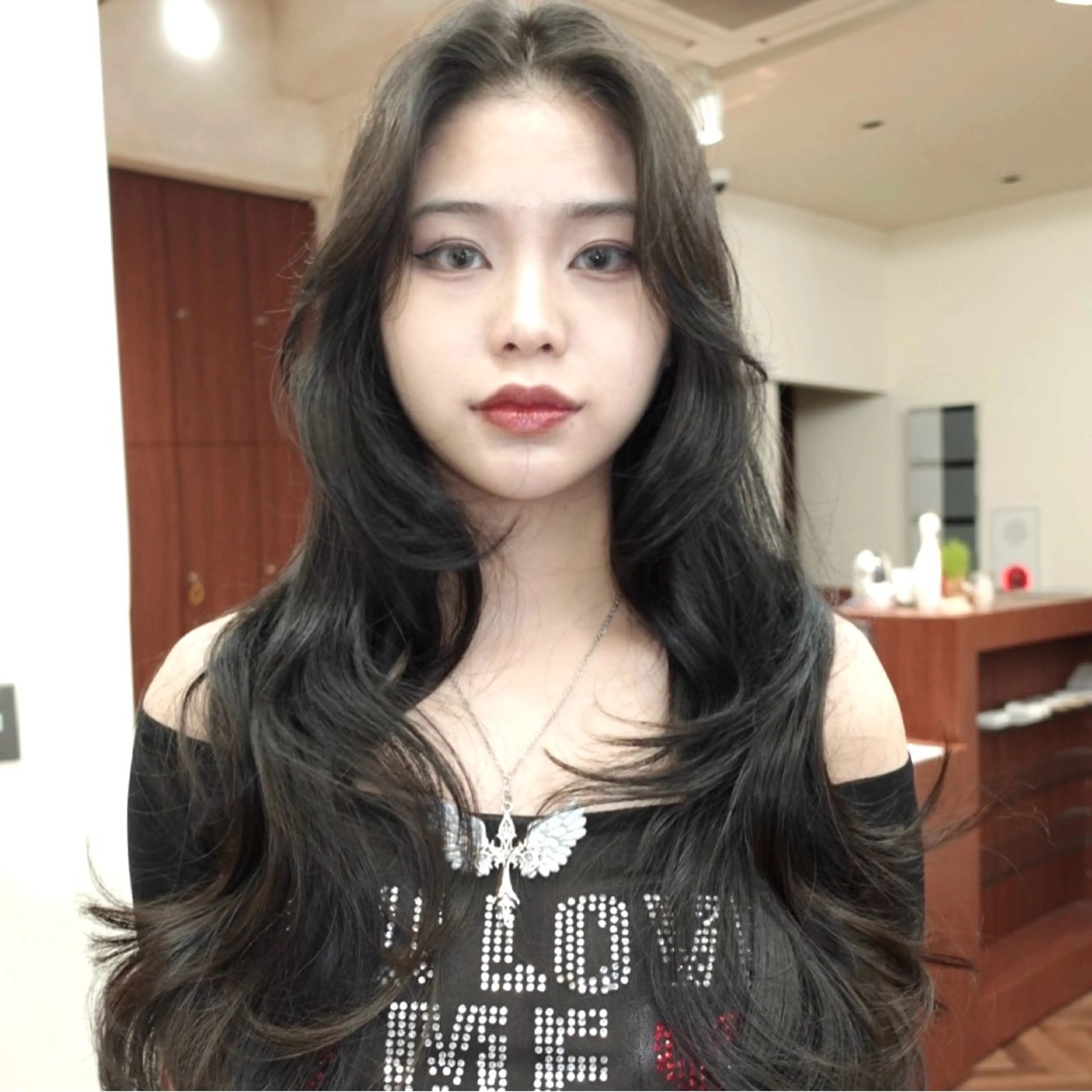 ロング 顔まわりレイヤー ハッシュカット ハイレイヤー 韓国風ヘア レイヤーカット momo もものヘアスタイル